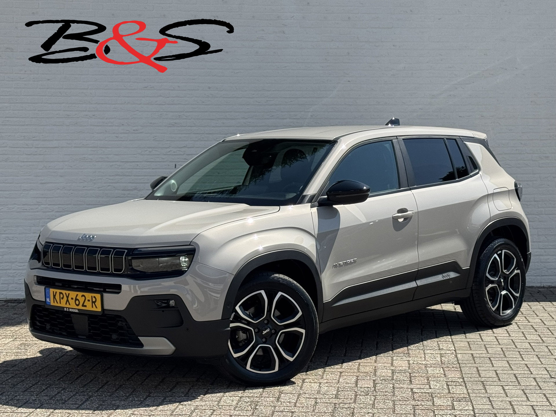 Jeep Avenger Summit 54 kWh Clima Camera Carplay PDC voor en achter Half Leder 2025 - voorkant