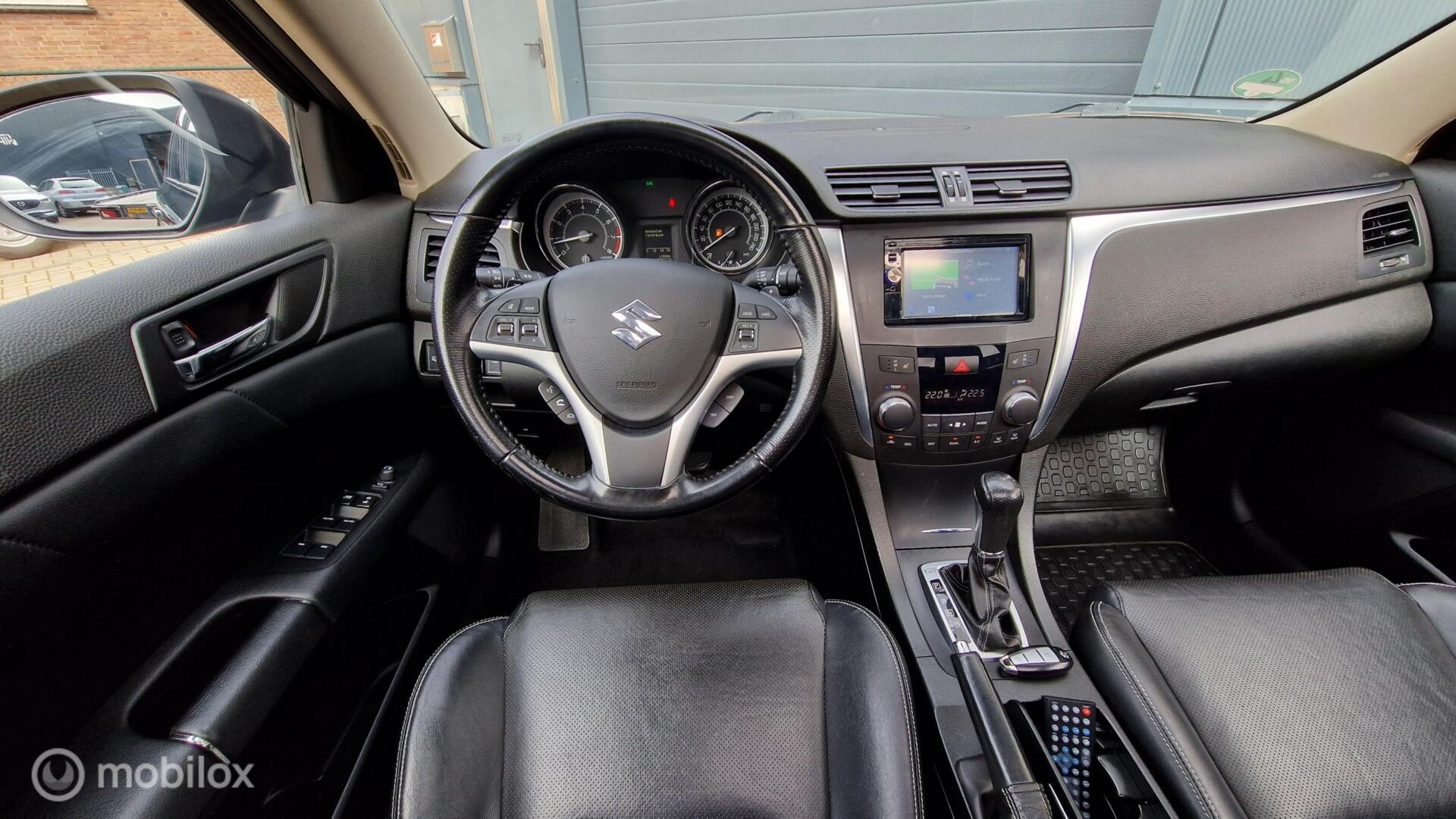 Foto van Suzuki Kizashi
