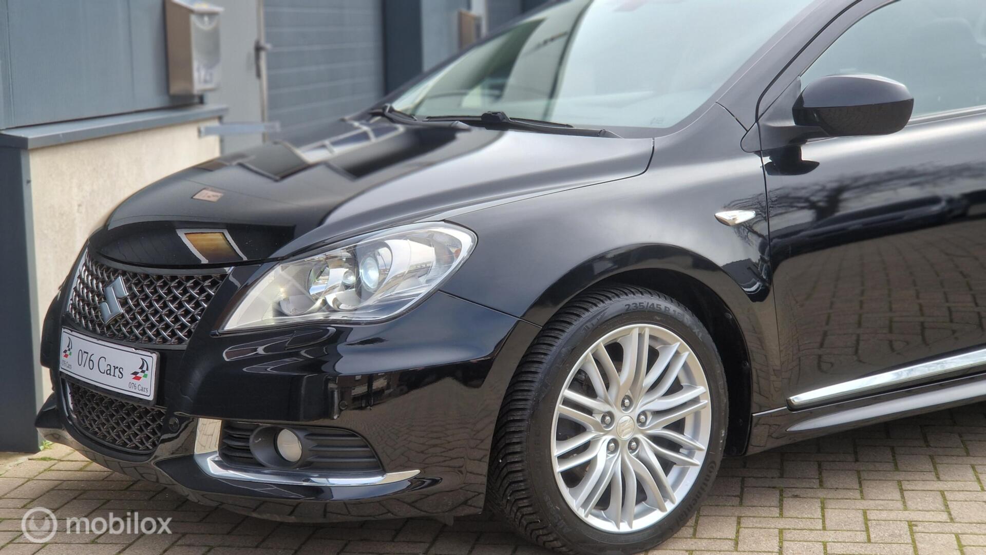 Foto van Suzuki Kizashi