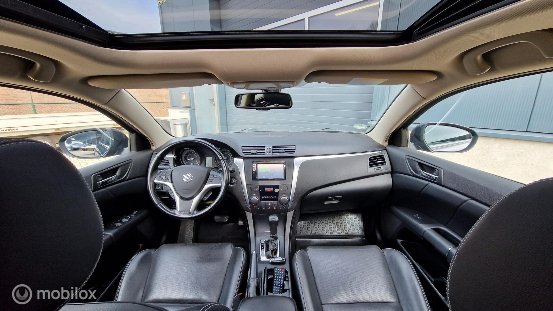 Foto van Suzuki Kizashi