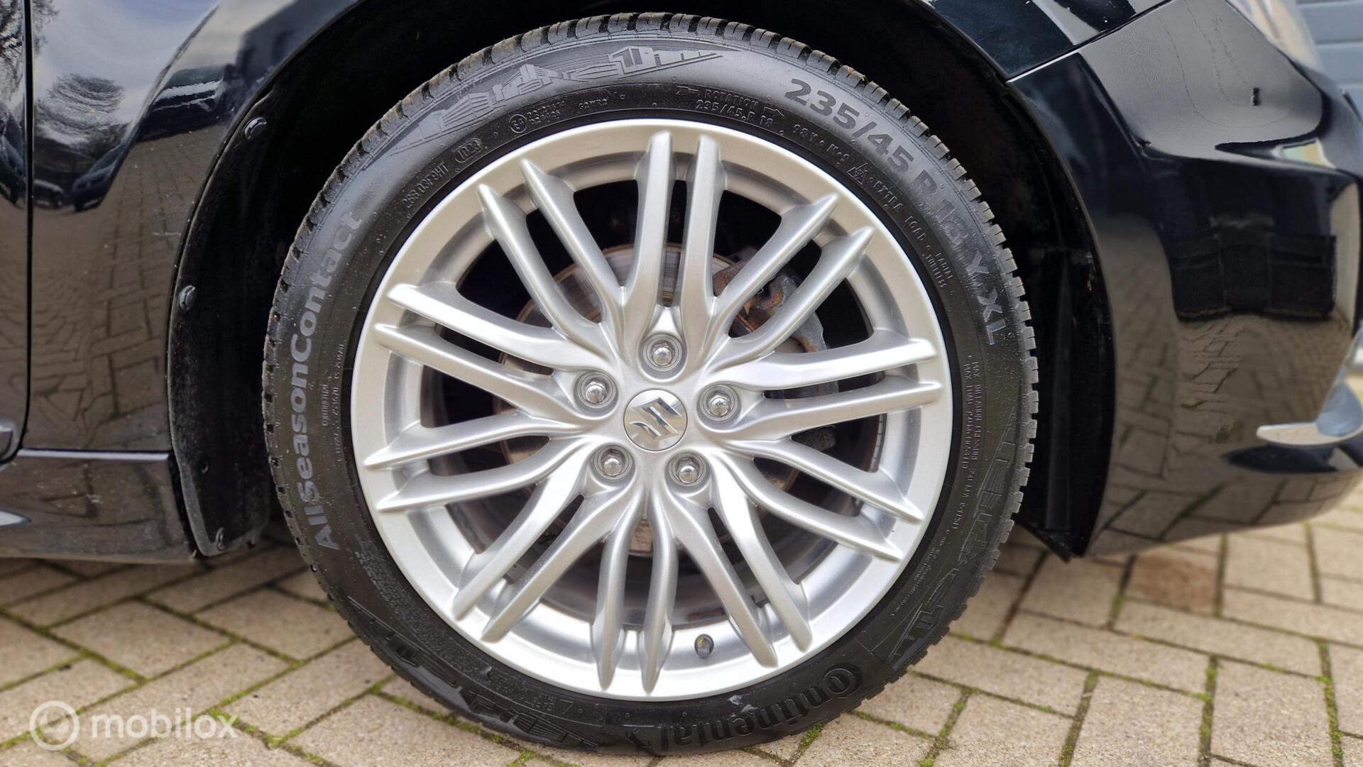 Foto van Suzuki Kizashi
