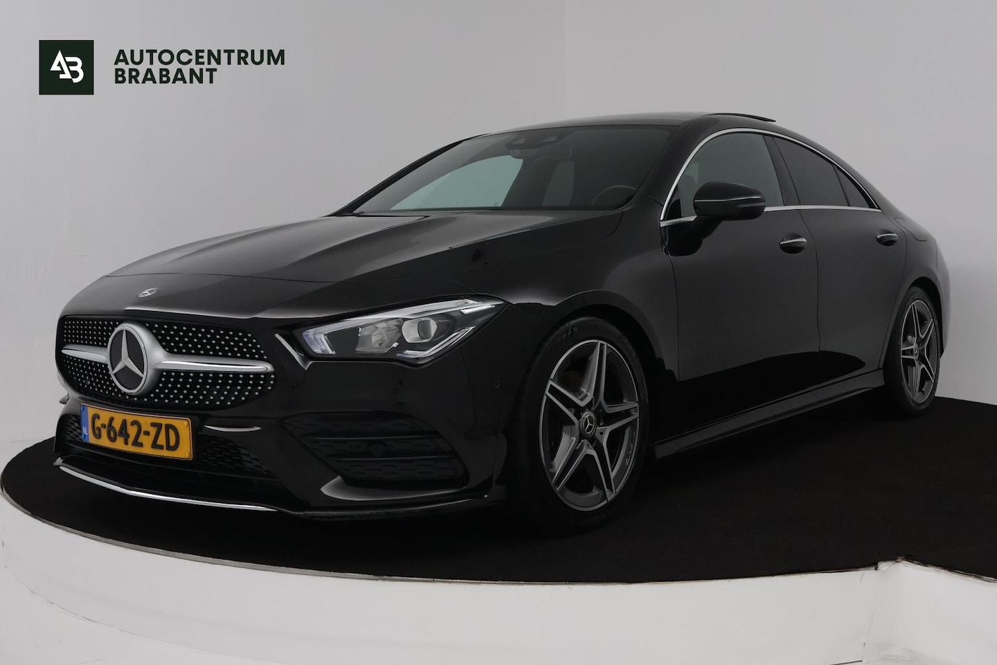 Mercedes-Benz Cla 180 Business Solution AMG (PANORAMADAK, TREKHAAK, SFEERVERLICHTING, STOELVERWARMING, CAMERA, SENSOREN) 2019 - voorkant