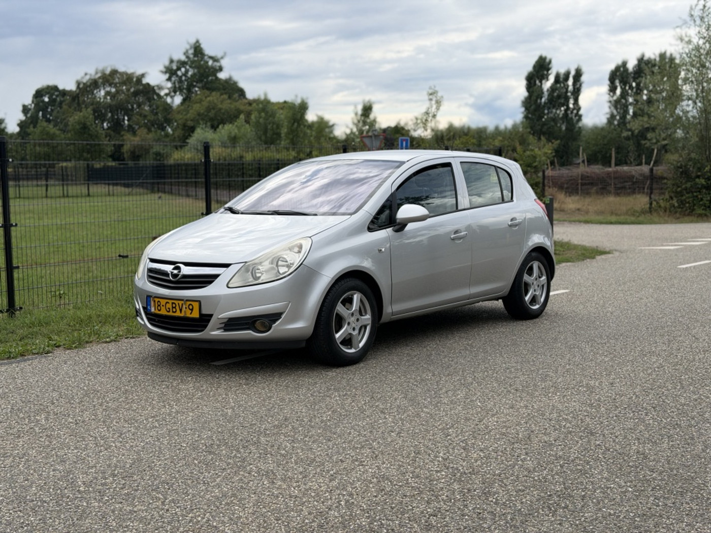 Opel Corsa 1.4 |  AIRCO | CRUISECONTROL | PARKEERSENSOREN 2008 - voorkant