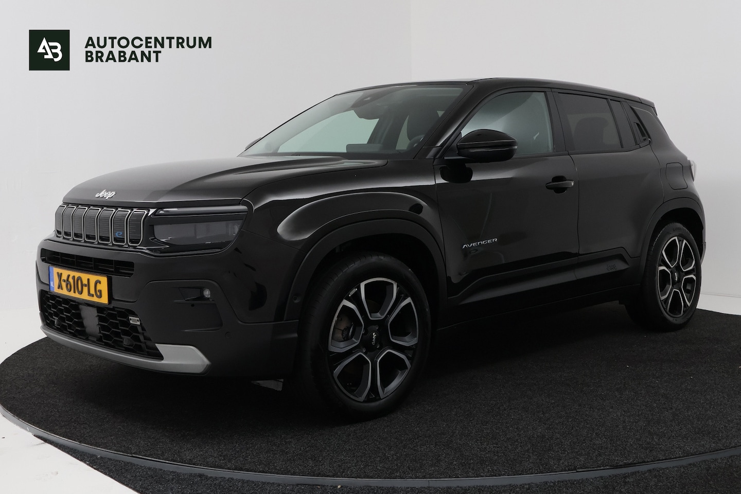 Jeep Avenger Summit 54 kWh (PARKEERSENSOREN, CRUISE CONTROL ADAPTIEF, CAMERA, NAVIGATIE) 2023 - voorkant