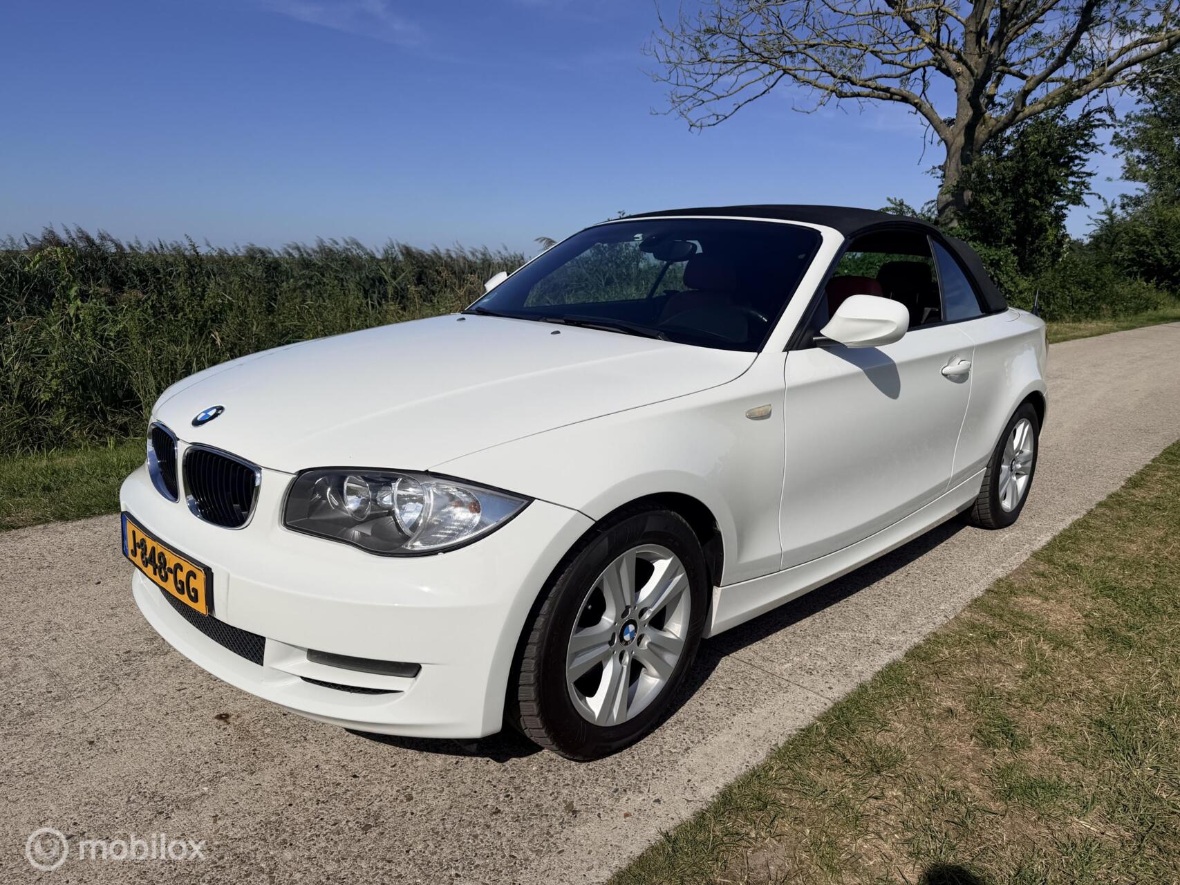 BMW 1er Reihe 118d High Executive / 172 DKM! 2010 - voorkant