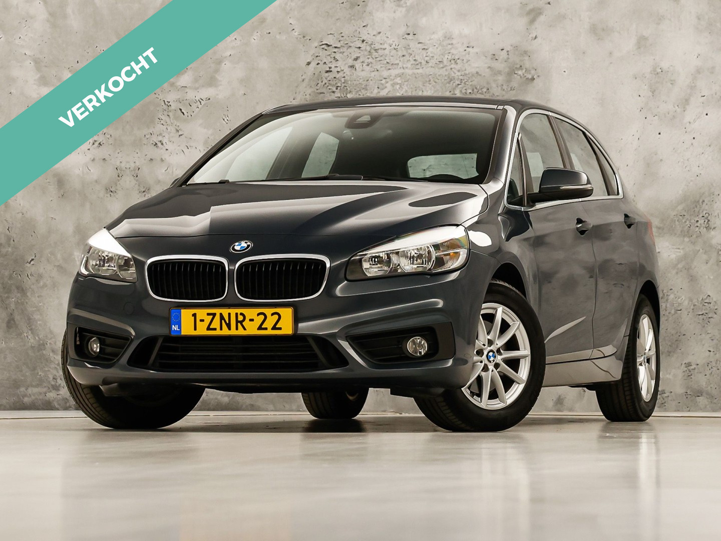 BMW 220i Active Tourer 220i Executive Sport 2015 - voorkant
