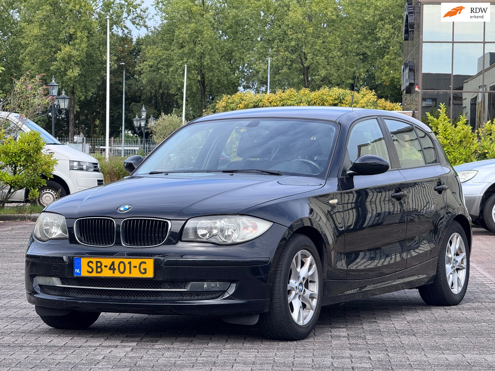BMW 1er Reihe 118i High Executive | APK 11-03-2027 | Parkeersensoren | Stoelverwarming | Elektrische spiegels | Climate control | 2008 - voorkant