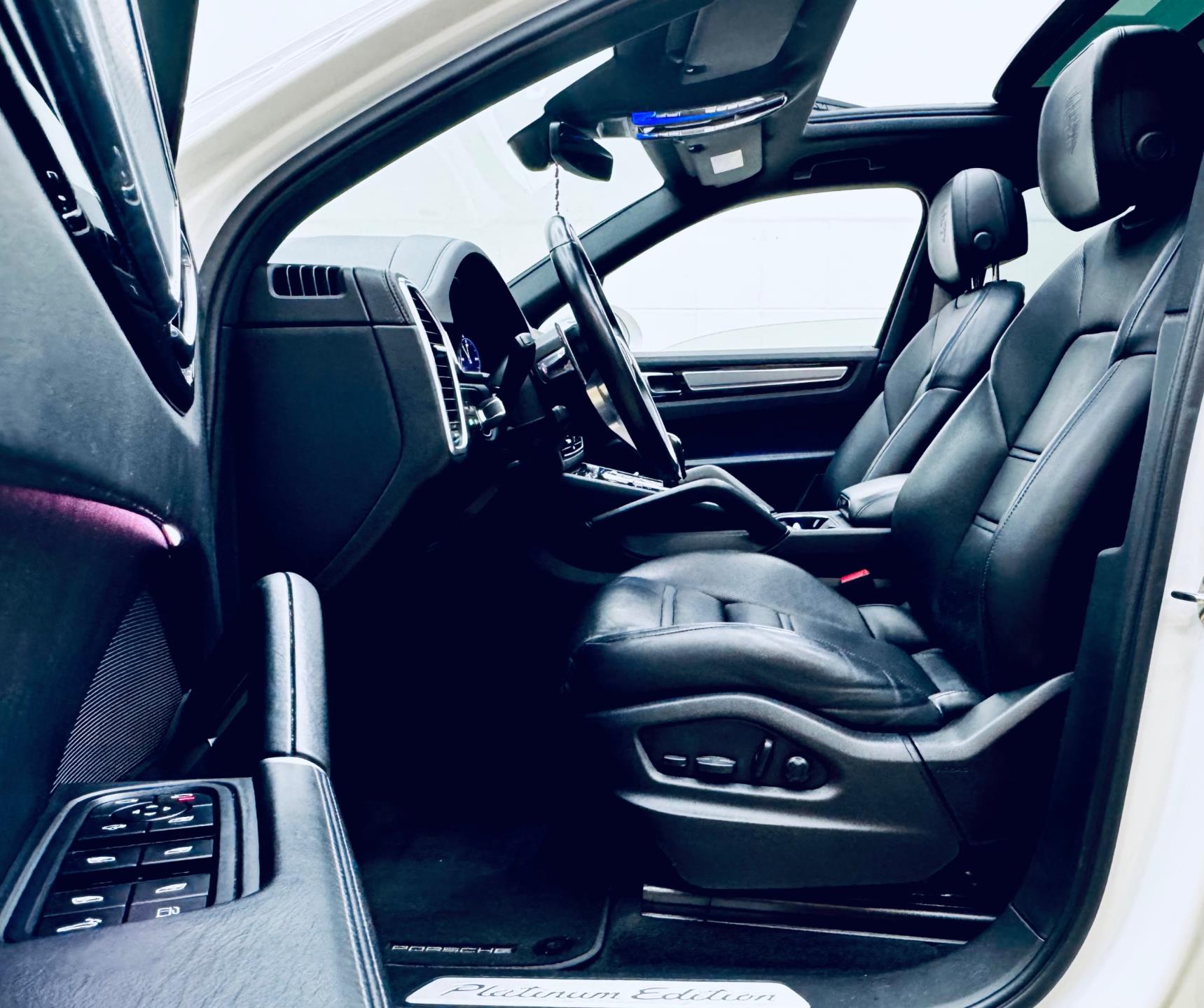 Foto van Porsche Cayenne E-hybrid