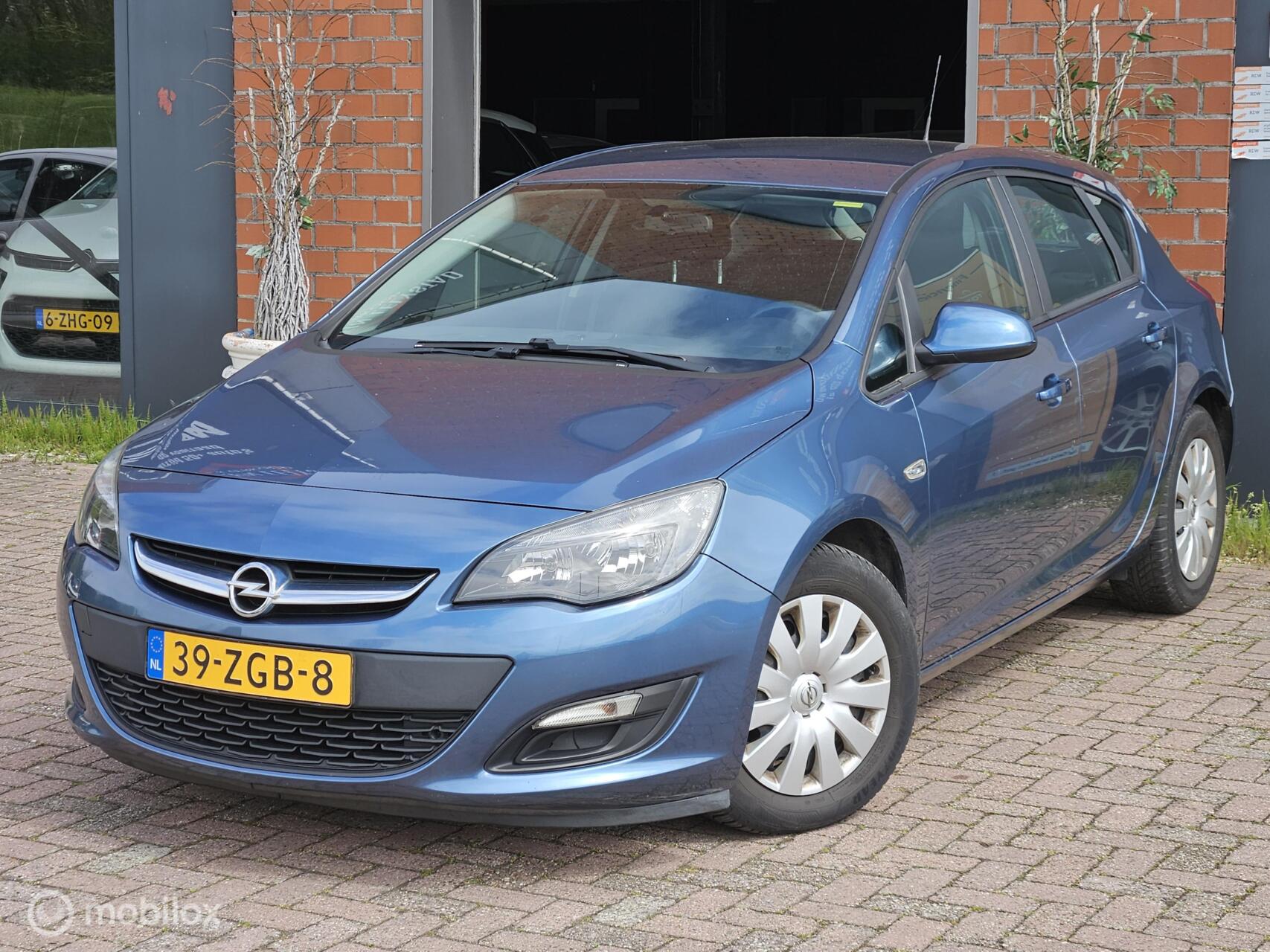 Opel Astra 1.7 CDTi S/S Cosmo 2012 - voorkant
