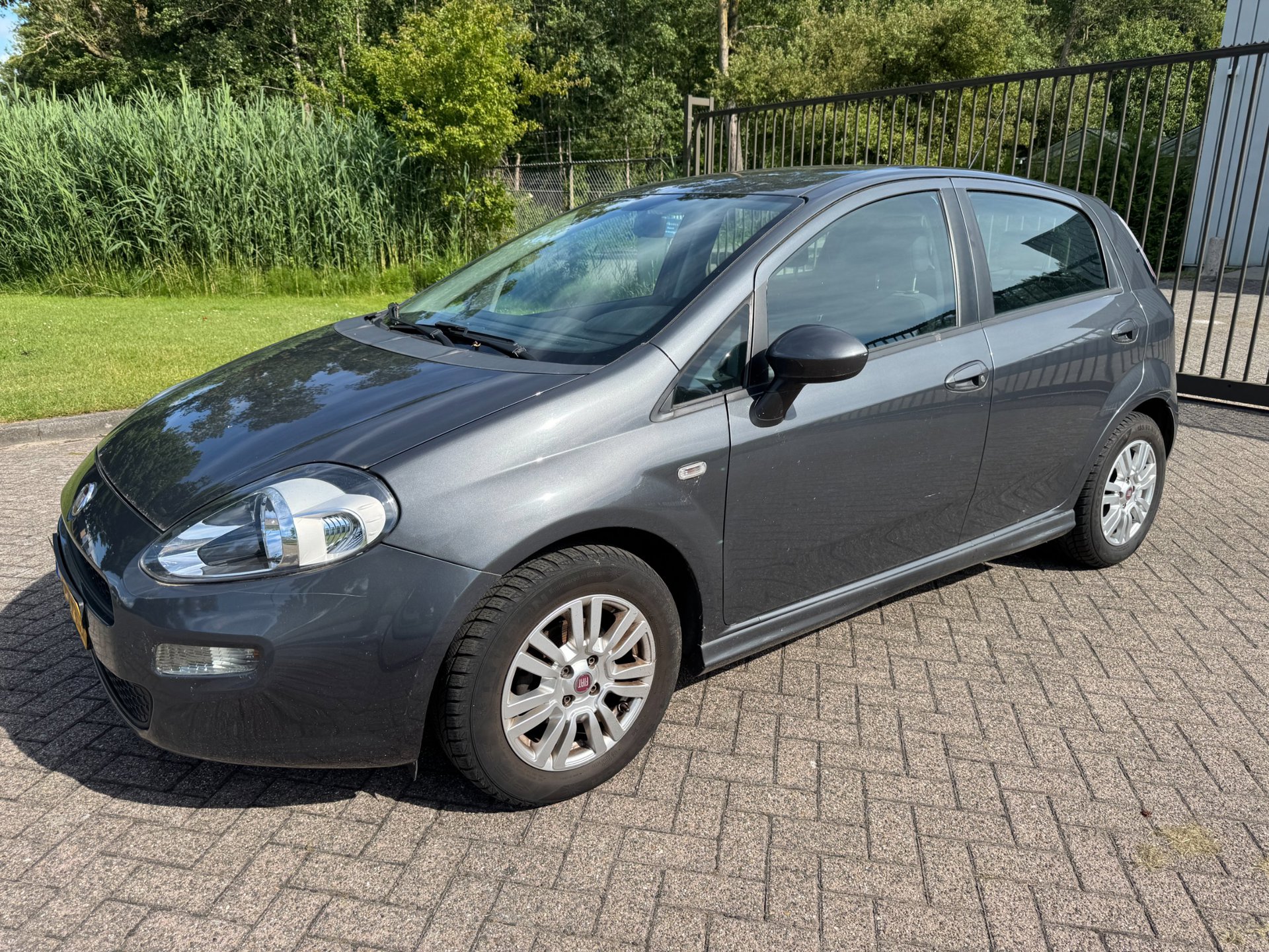 Fiat Fiat Punto 0.9 TwinAir Street AIRCO REGENSENSOR ELEKTRISCHERAMEN 2014 - voorkant