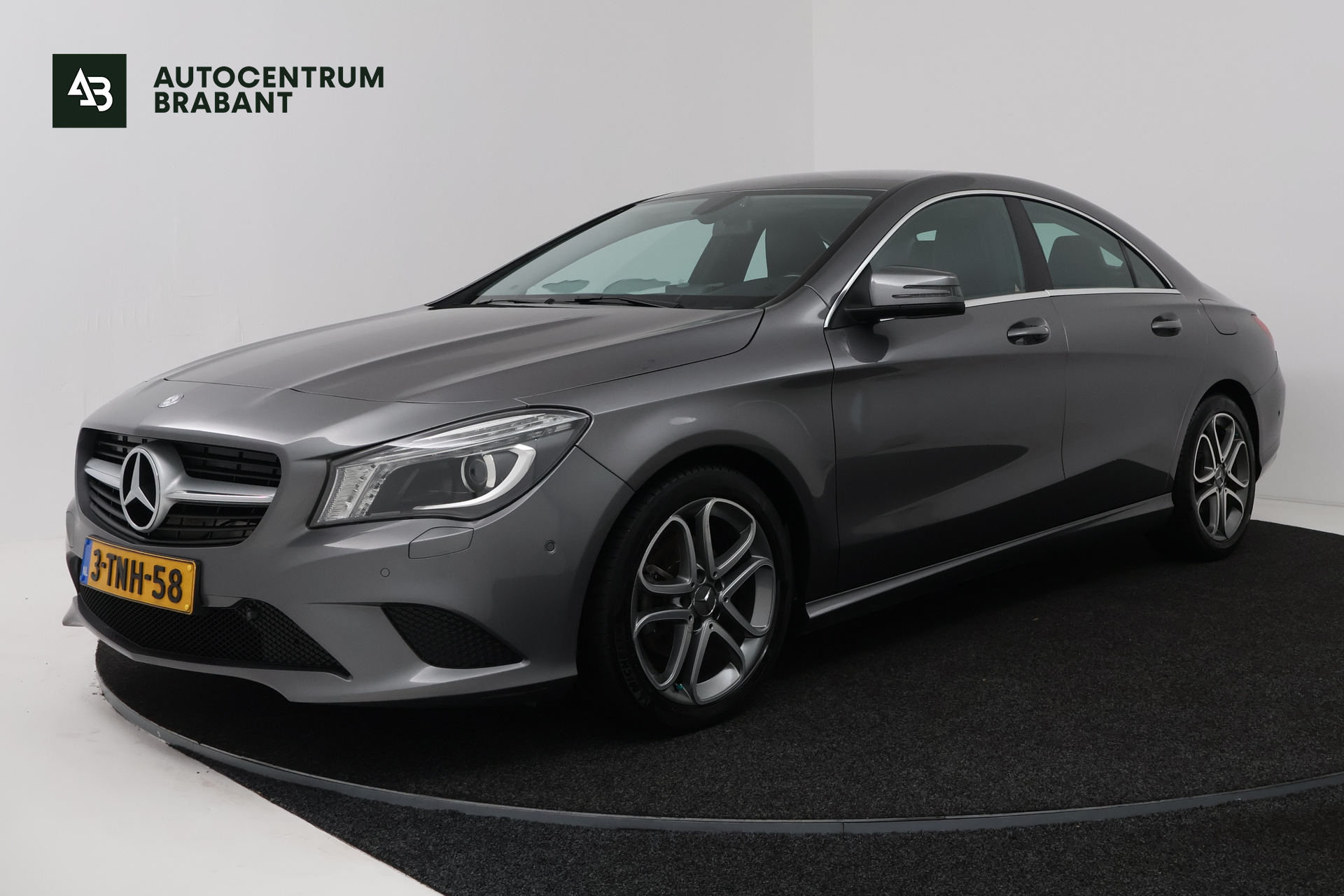 Mercedes-Benz Cla 180 180 BlueEFF. Ambition (NAVIGATIE, PARKEERSENSOREN, CRUISE CONTROL) 2014 - voorkant