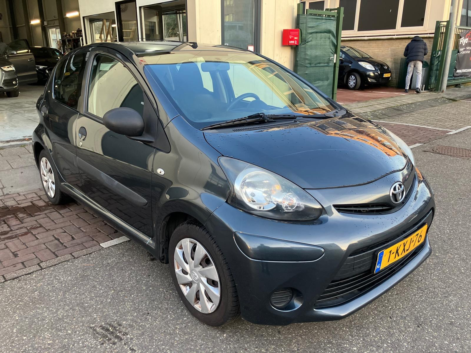 Toyota Toyota Aygo 1.0 VVT-i Now airco 2013 nieuwe apk 2013 - voorkant