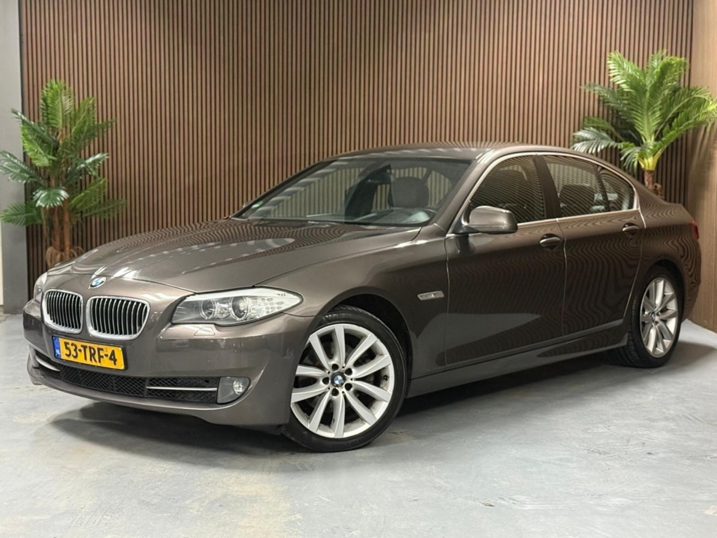 BMW 5er Reihe 520i High Executive 2012 - voorkant