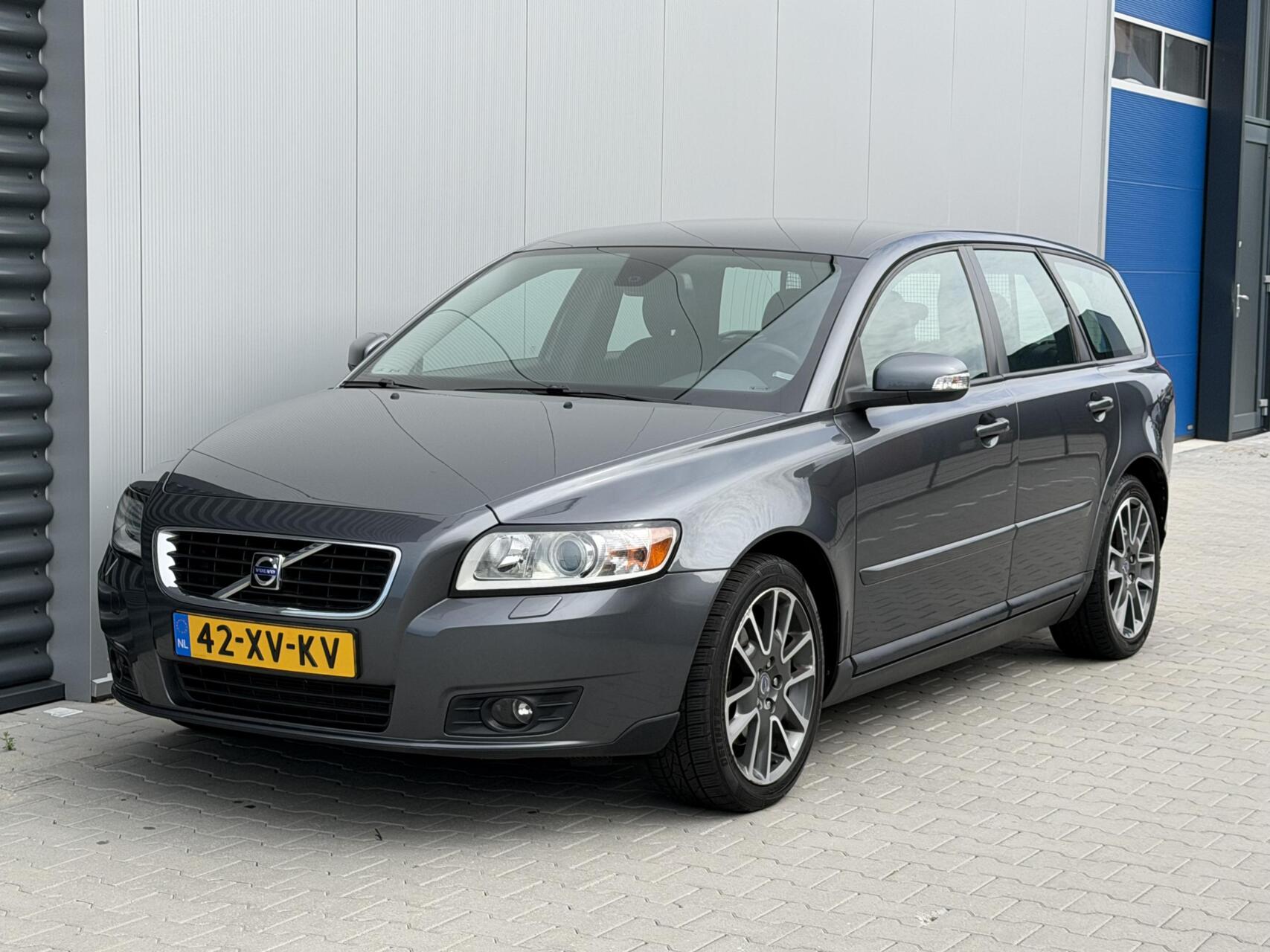 Volvo V50 2.4 Momentum - Erg netjes - Goed onderhouden - NAP 2007 - voorkant