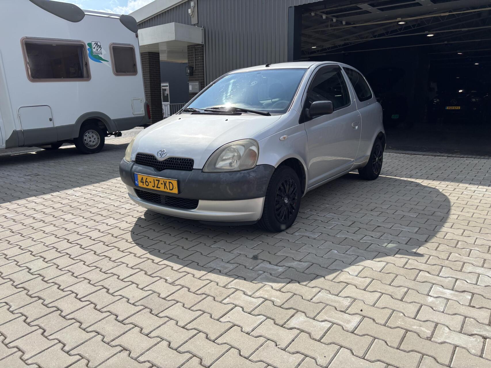 Toyota Yaris 1.0 VVT-i 2002 - voorkant