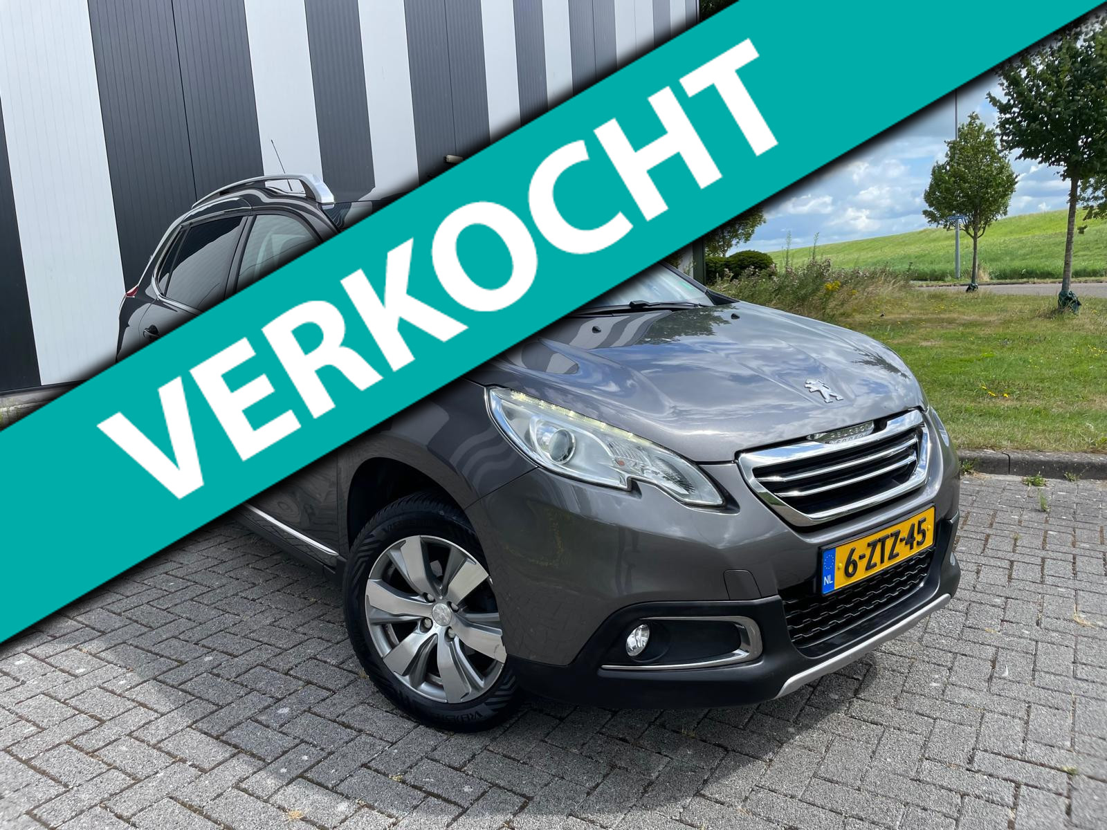Peugeot 2008 1.2 PureTech Allure Navi-Pano-Clima-Cruise-Lmv-Trekhaak 2015 - voorkant