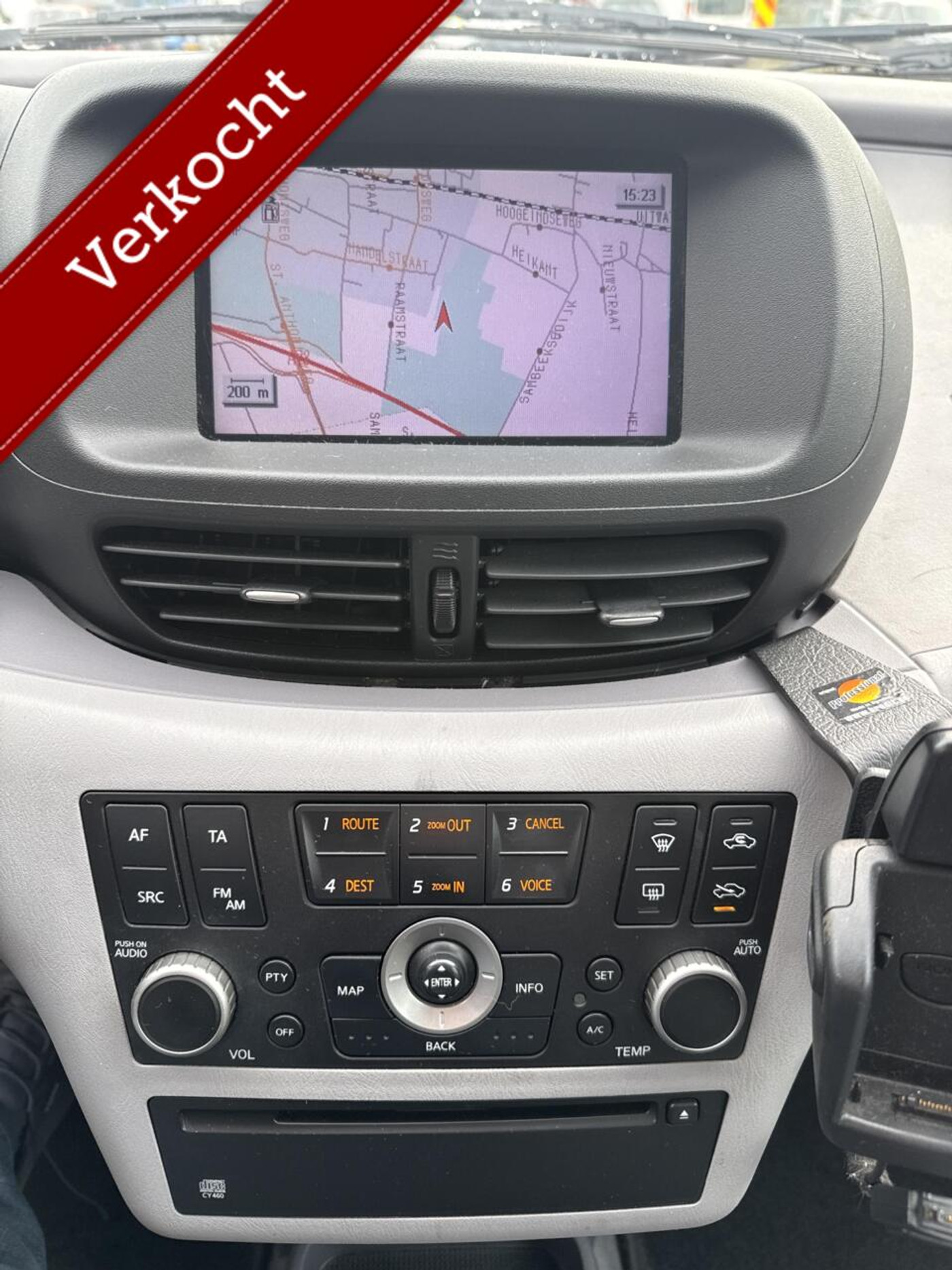 Foto van Nissan Almera Tino