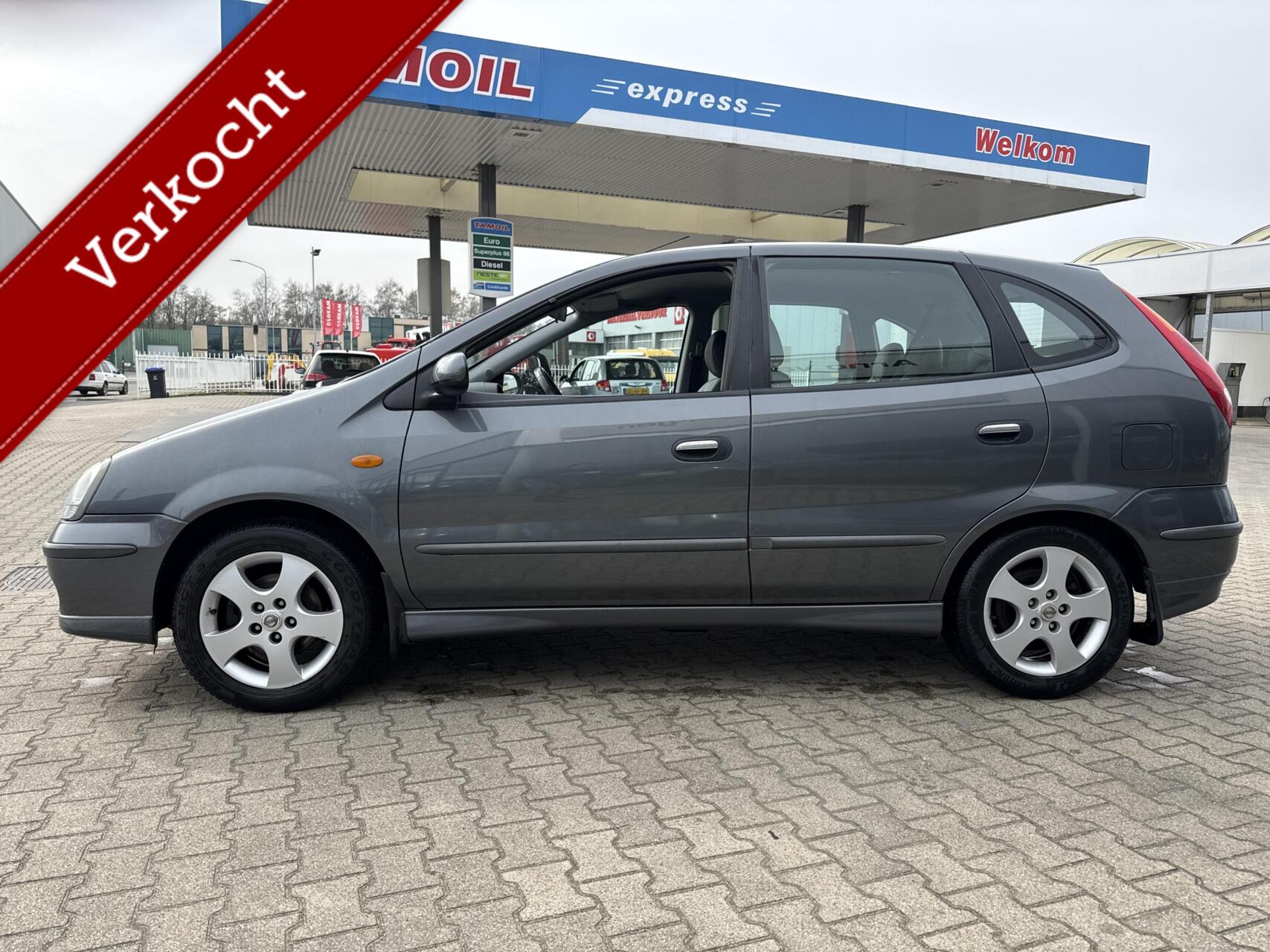 Foto van Nissan Almera Tino