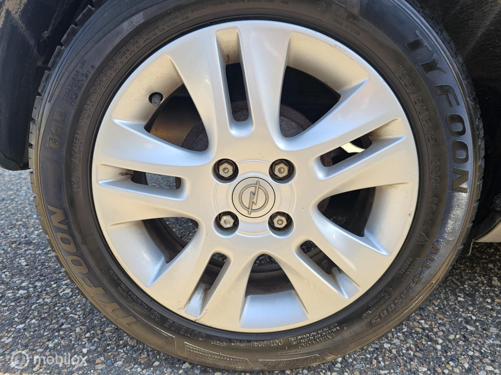 Foto van Opel Agila