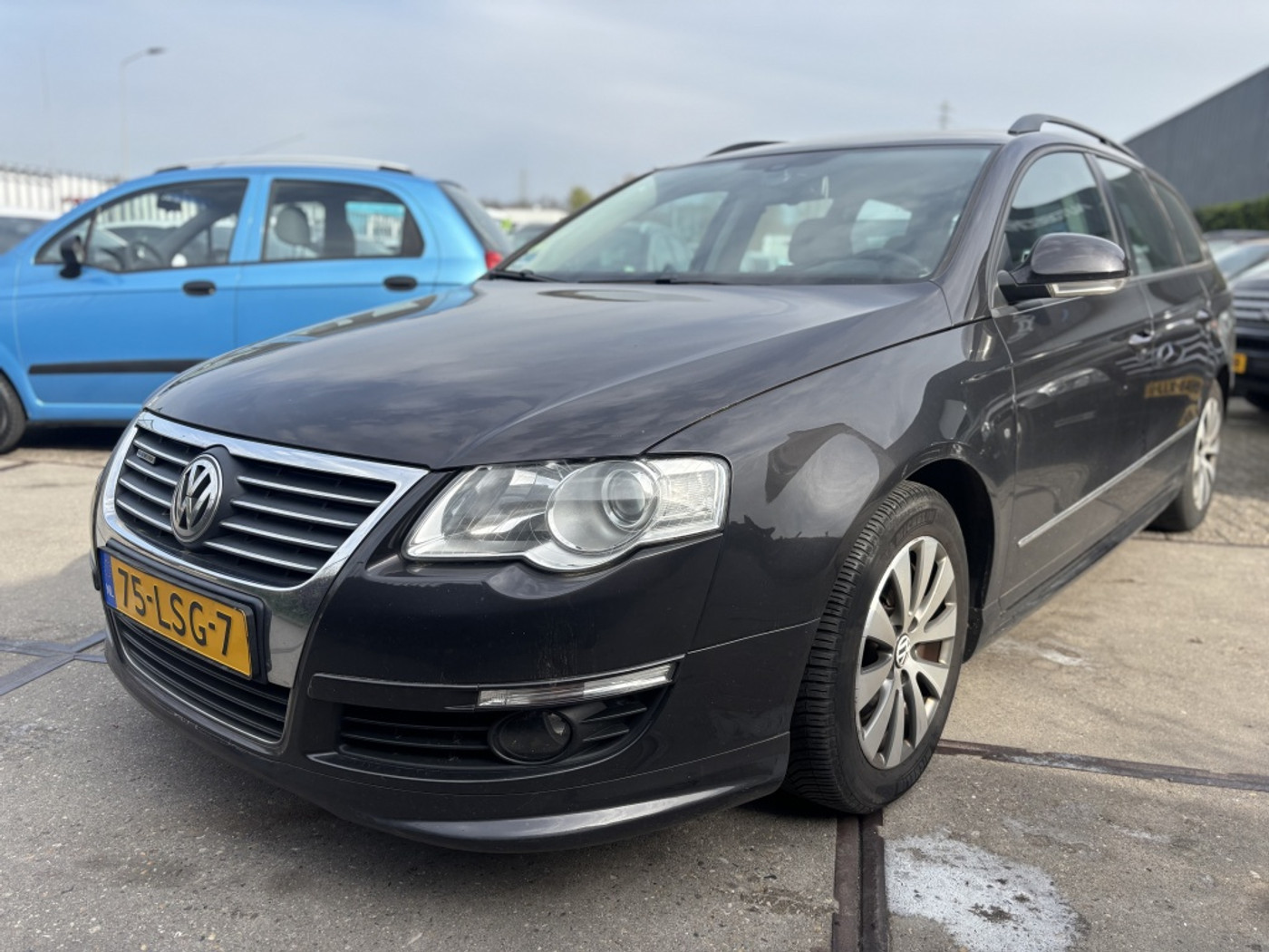 Volkswagen Passat 1.6 TDI Comfl. BlueM CLIMA! 2010 - voorkant