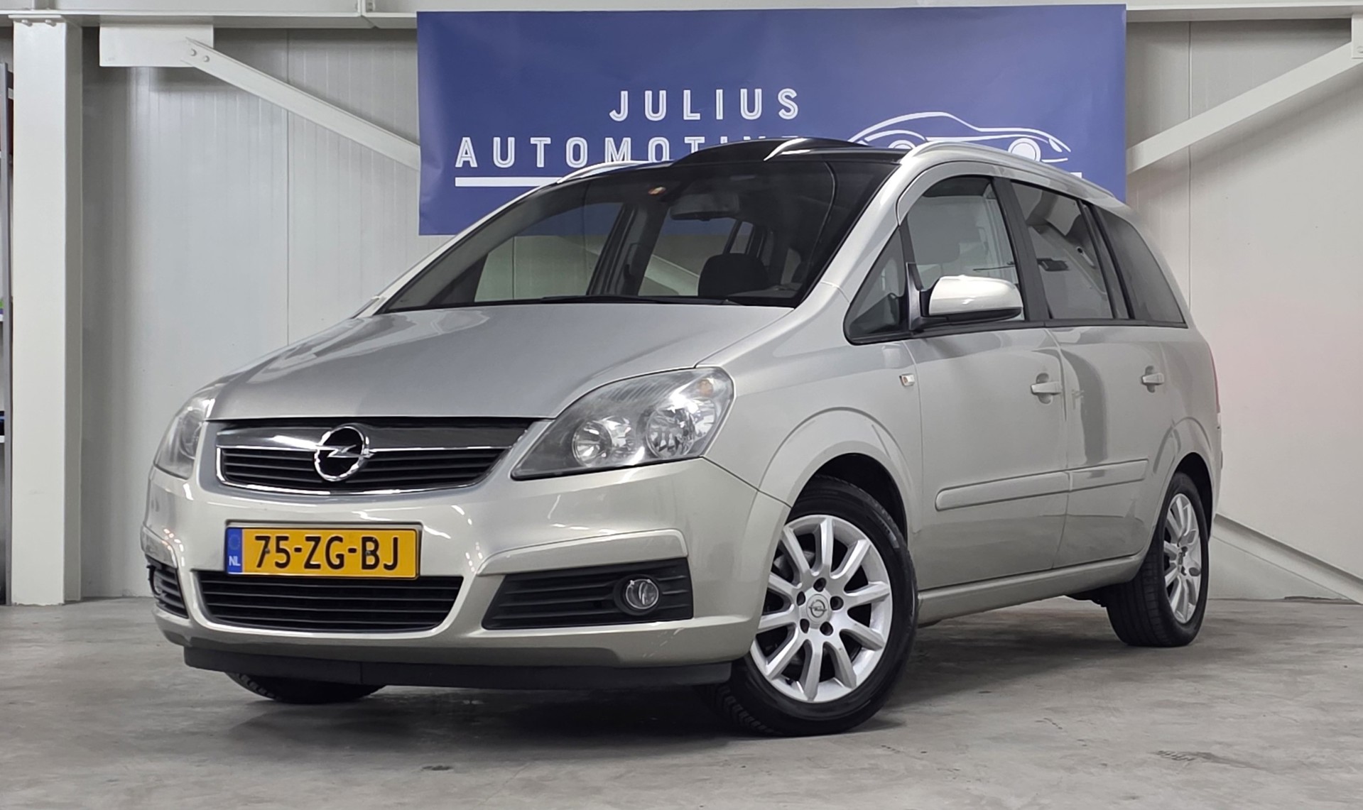 Opel Zafira 1.8 Temptation 7P Pano Trekhaak CruiseControl  Nieuwe APK! 2008 - voorkant