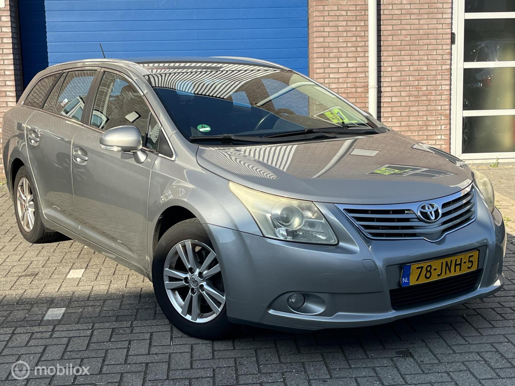 Toyota Toyota Avensis 1.8 VVTi Dynamic Camera, Navi, Cruis Control. Dealer onderhouden! 2009 - voorkant