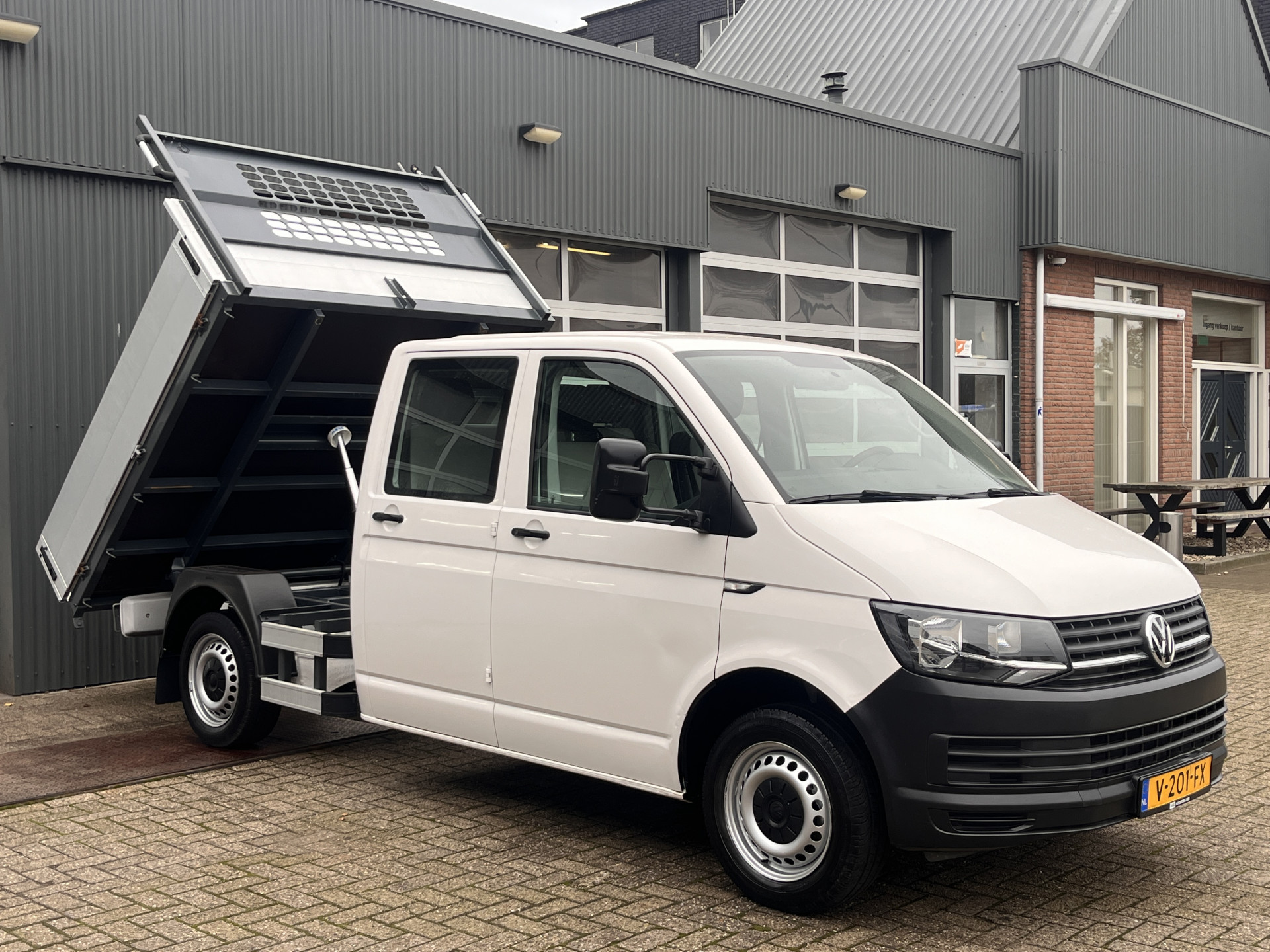 Volkswagen Transporter 2.0 TDI L2H1 DC 2017 - voorkant