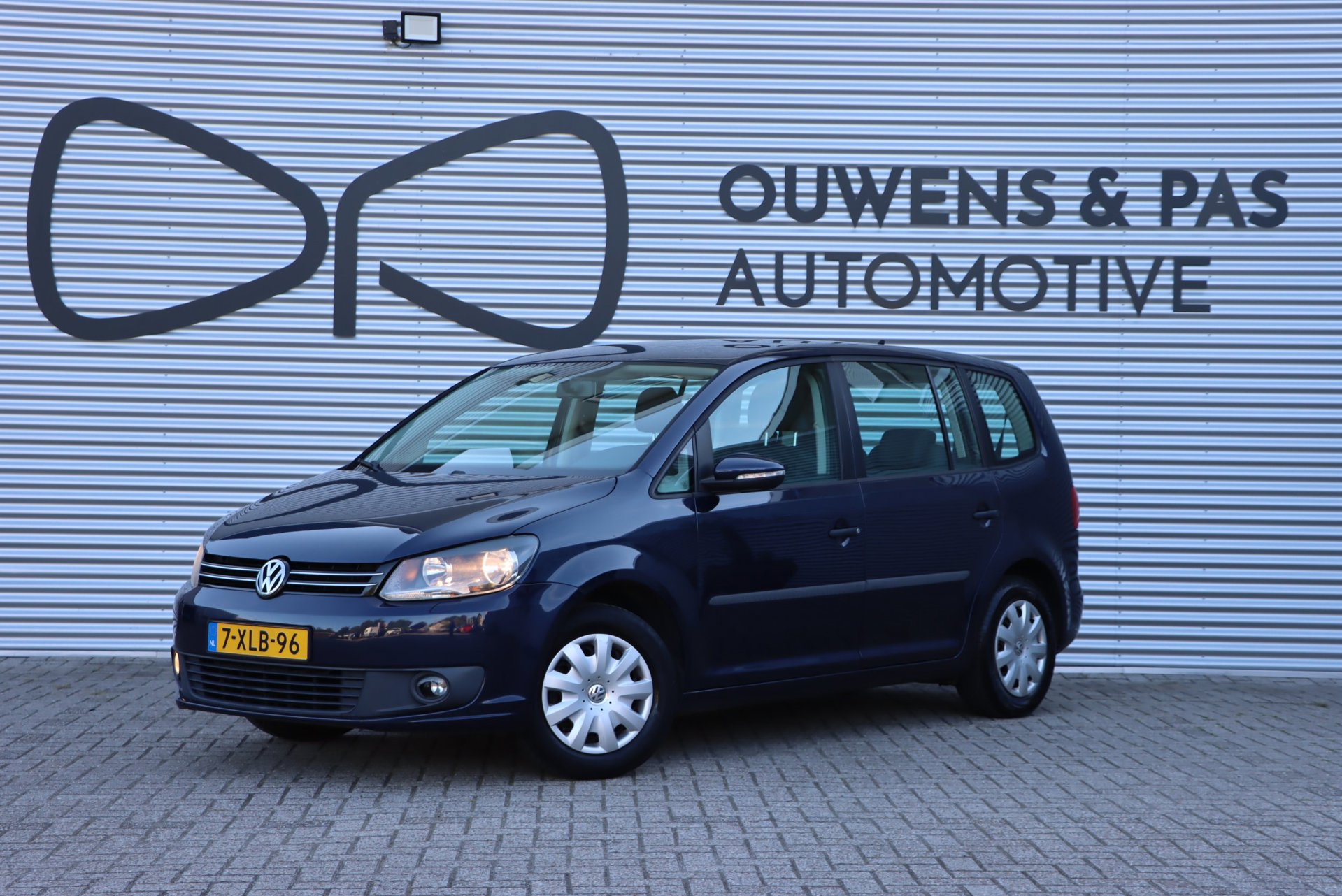 Volkswagen Touran 1.2 TSI Comfortline 7 PERSOONS| CRUISE | NAVI | TREKHAAK | AIRCO | 2010 - voorkant