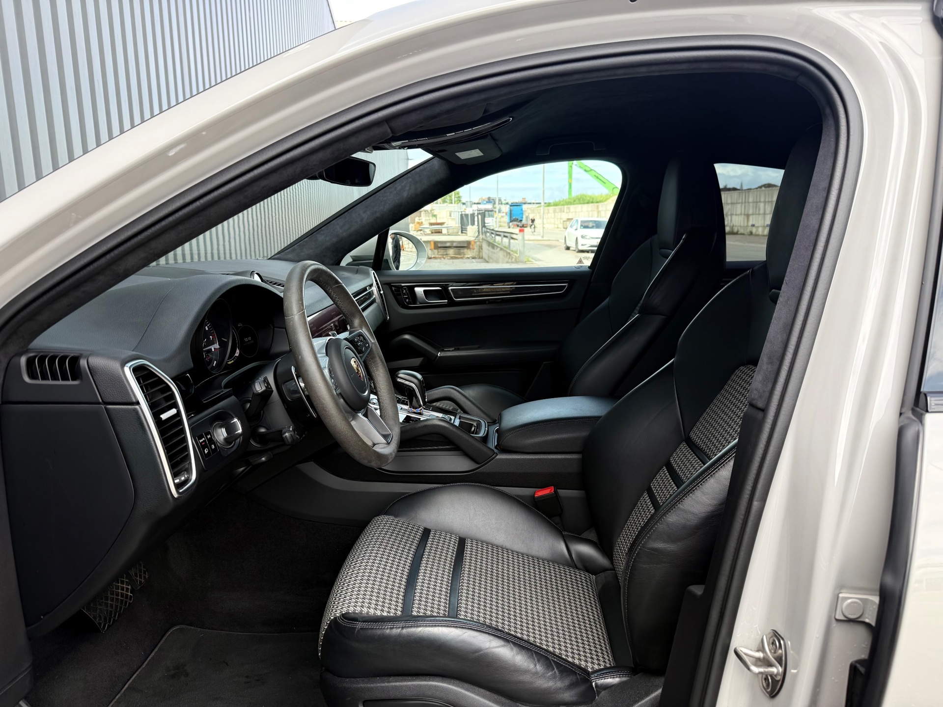 Foto van Porsche Cayenne E-hybrid