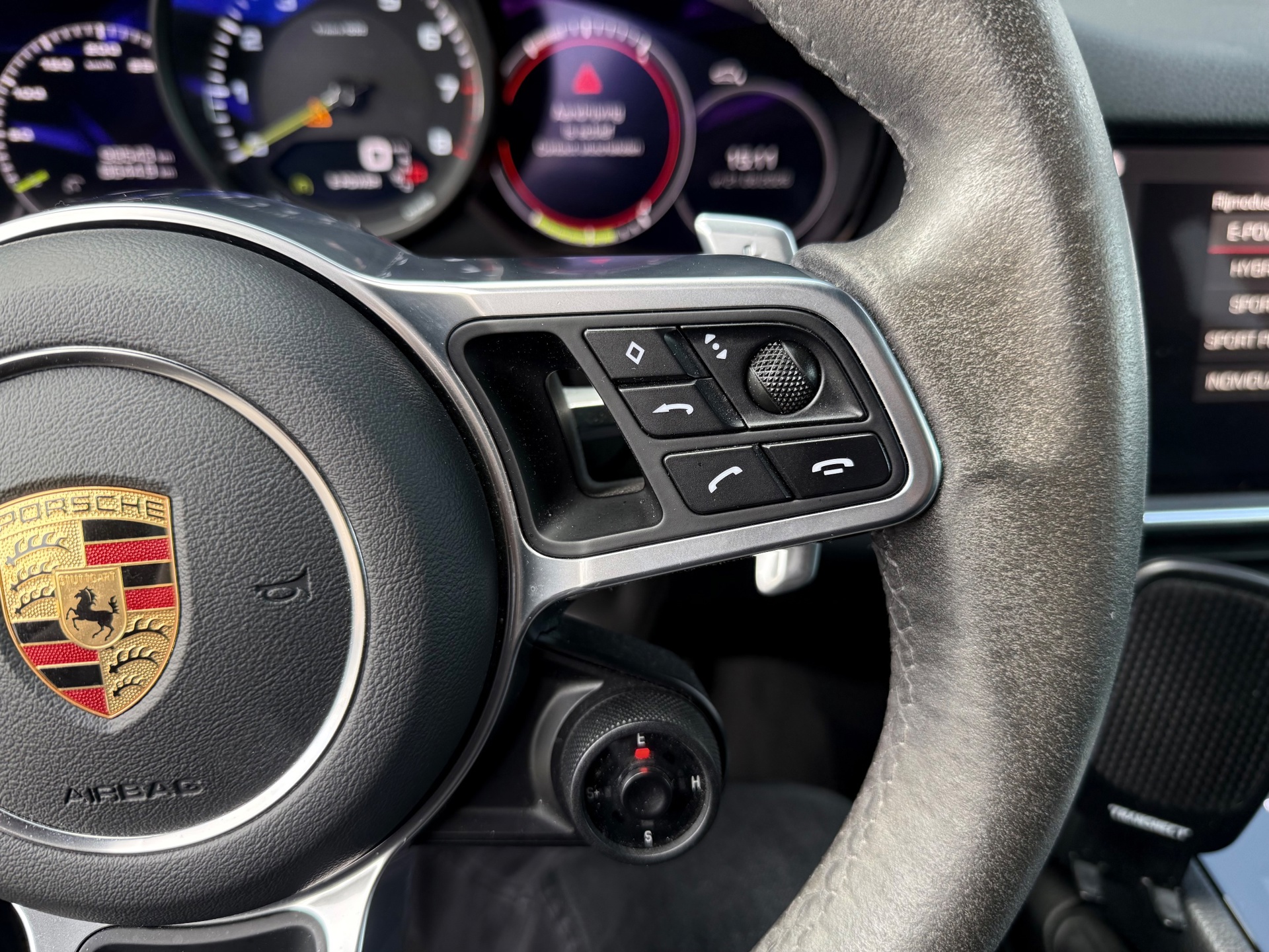 Foto van Porsche Cayenne E-hybrid