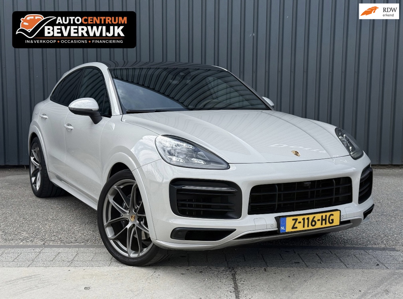 Porsche Cayenne E-hybrid 3.0 E-Hybrid Grijs 2021 341pk Carbondak Sport Chrono Porsche Approved 2021 - voorkant