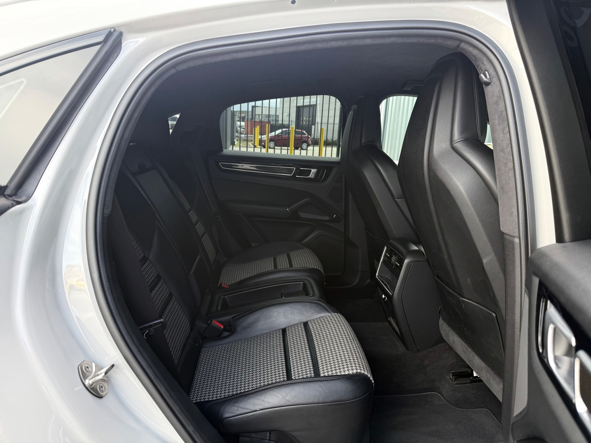 Foto van Porsche Cayenne E-hybrid