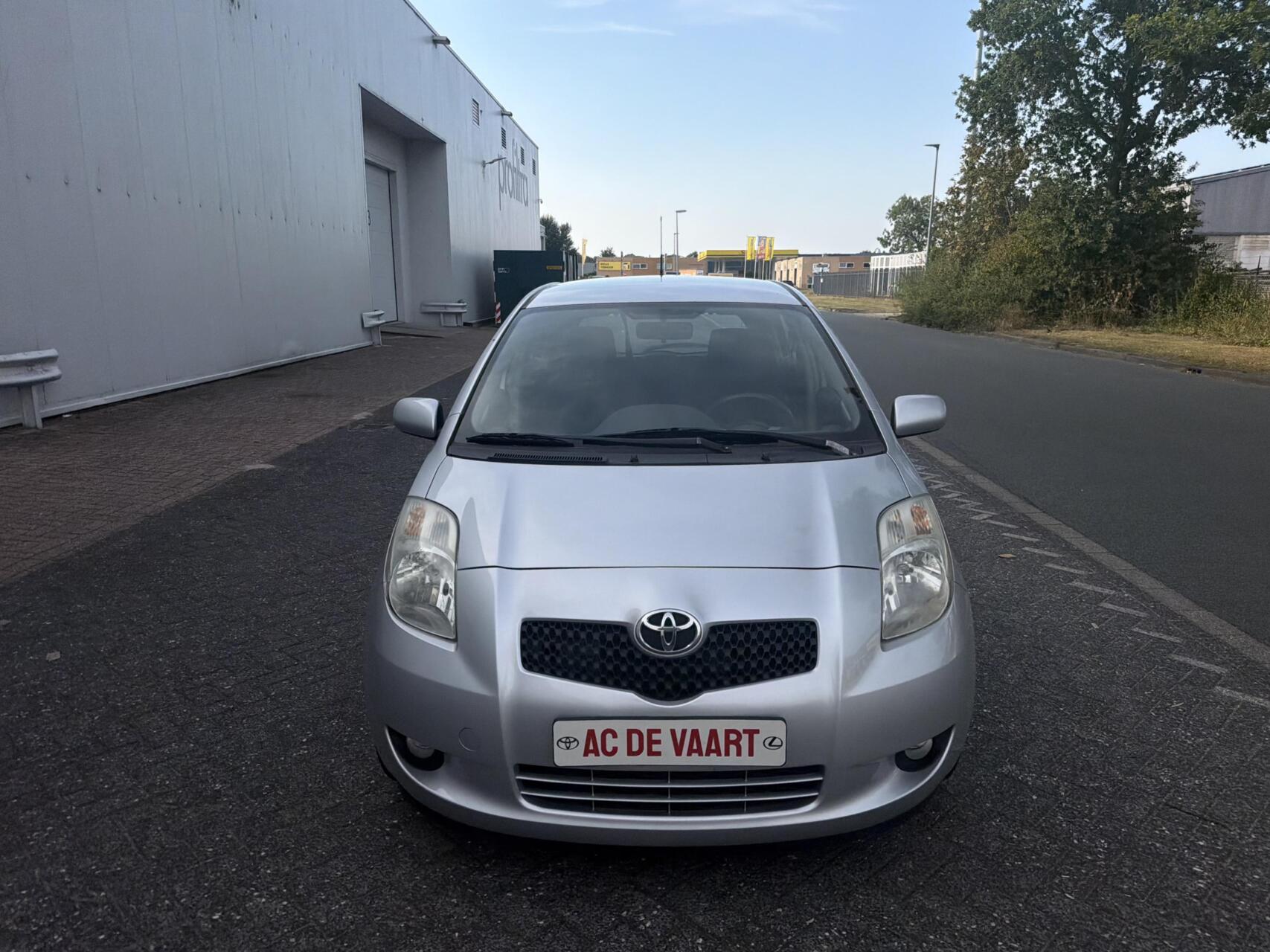 Toyota Toyota Yaris 1.3 VVTi Sol - 5DEURS/AIRCO/TREKHAAK/NAP 2008 - voorkant