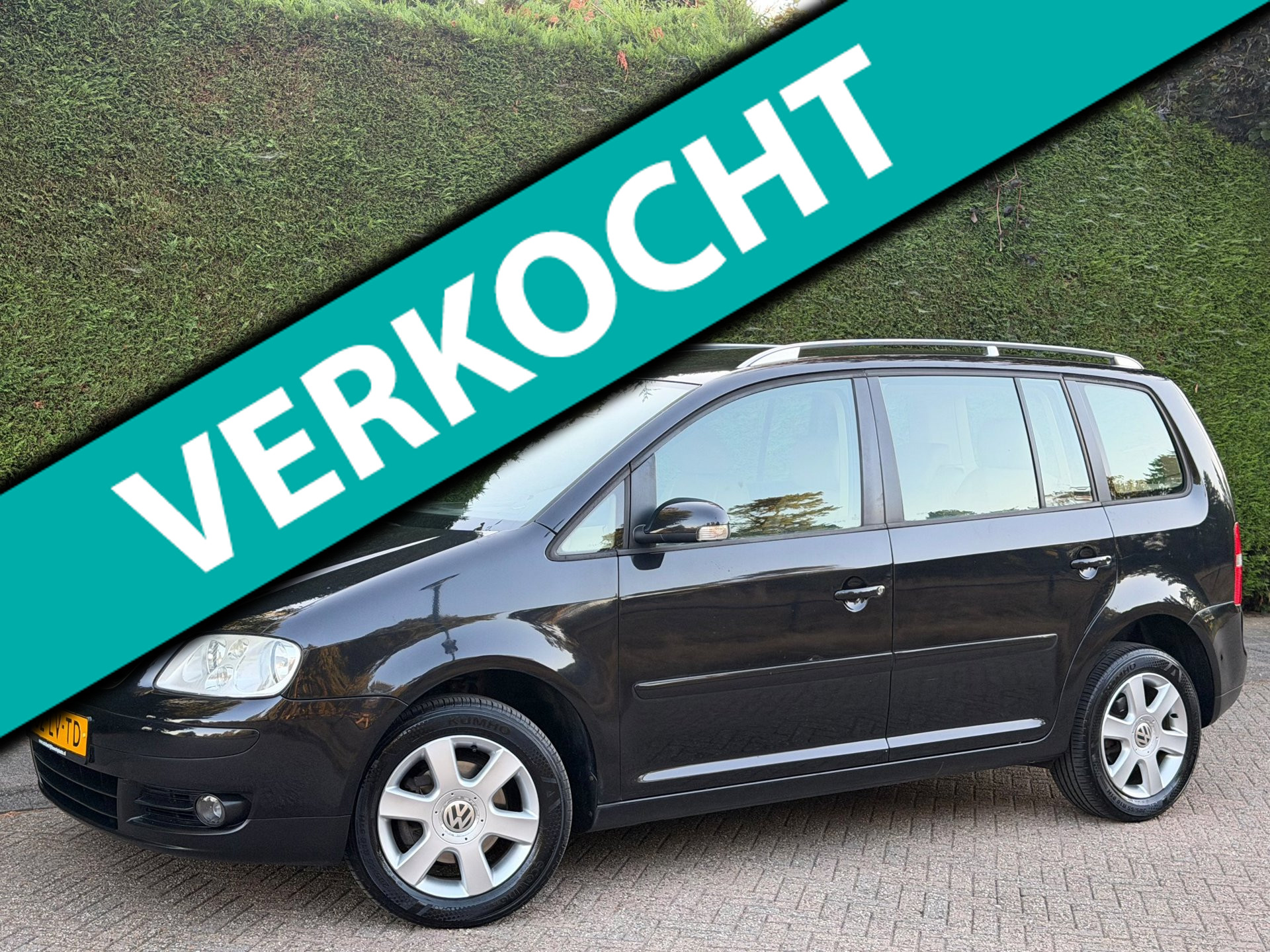 Volkswagen Touran 1.6-16V FSI RIJDSUPER!/AIRCO/LEER/APK 7-27 2003 - voorkant