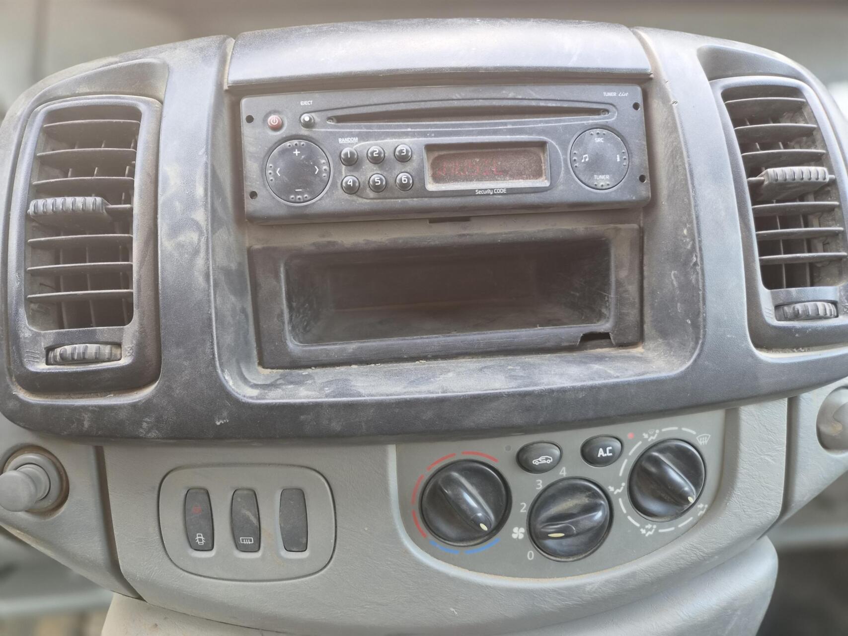 Foto van Renault Trafic 1000 L1 H1 1.9 Dci 82