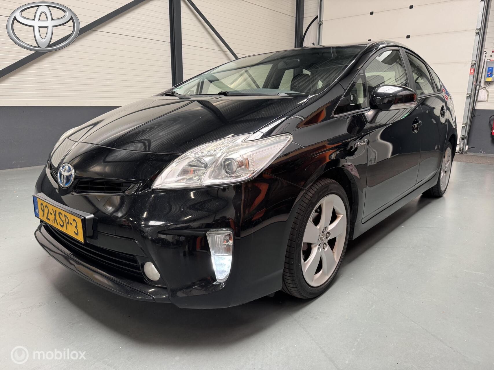 Toyota Toyota Prius 1.8 Business Navi|Keyless|100% Dealer onderhouden 2012 - voorkant