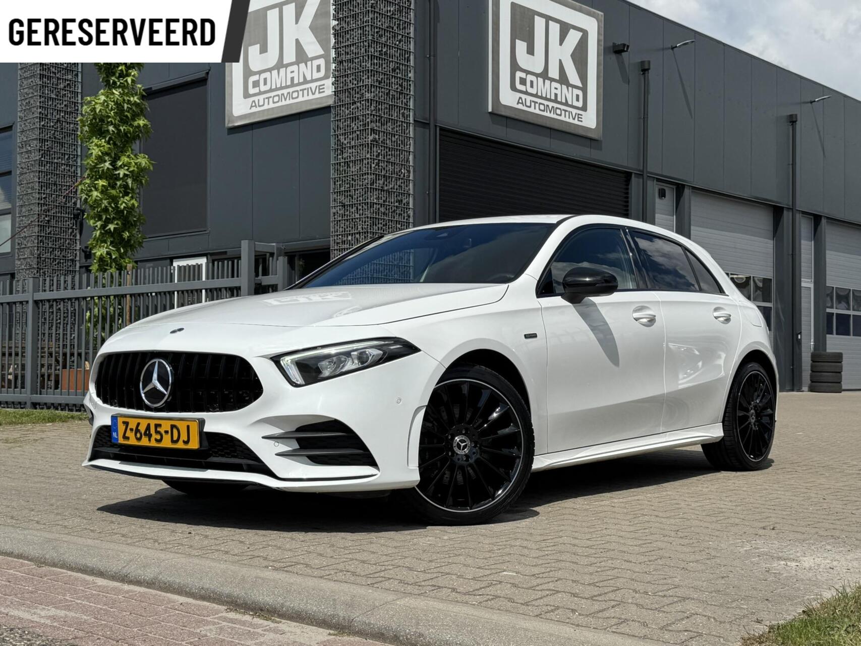Mercedes-Benz A-klasse 250 e AMG|Night|Sfeerverlichting|Widescreen|Camera|Etc 2020 - voorkant