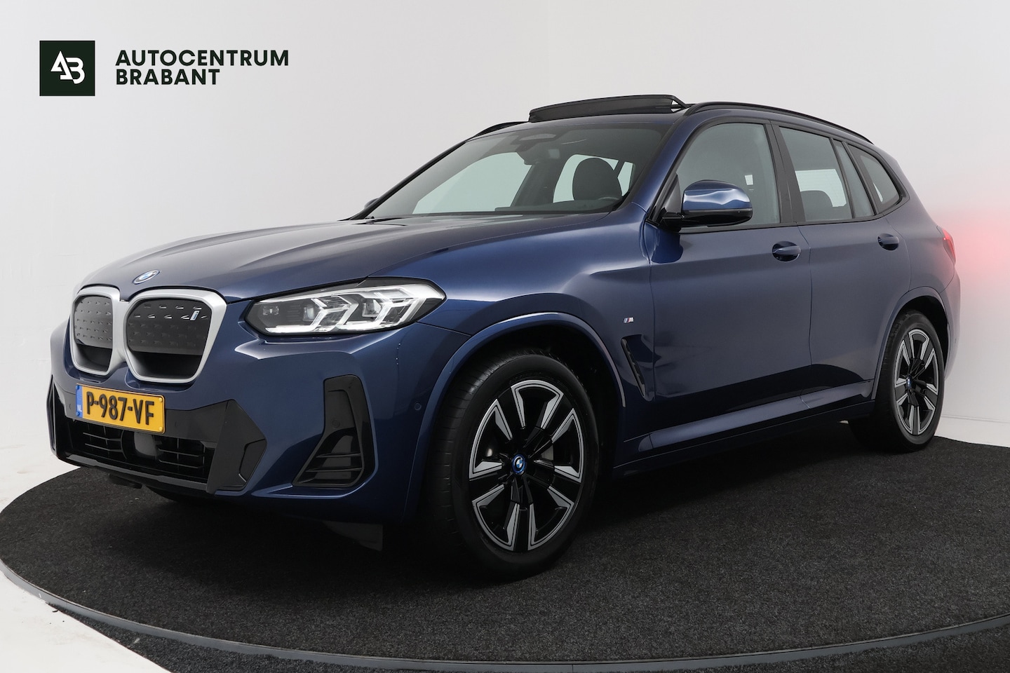 BMW Ix3 Executive 80 kWh (PANORAMADAK, CAMERA, SFEERVERLICHTING, STOELVERWARMING, ELEKTR STOELEN, CRUISE ADAPTIEF) 2022 - voorkant