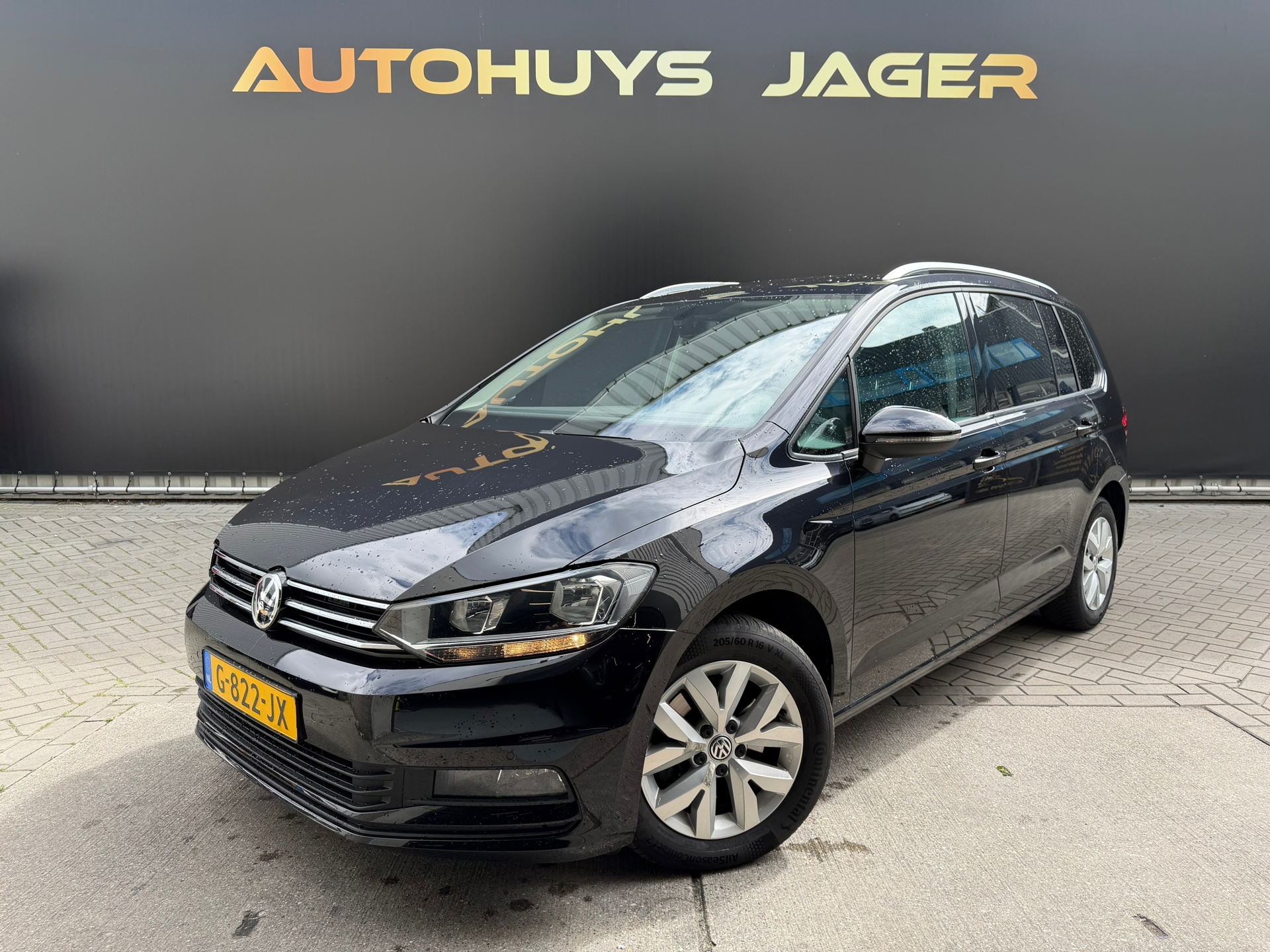 Volkswagen Touran 1.5 TSI Comfortline Business 7p Carplay Massage Stoelverwarming Camera 2019 - voorkant