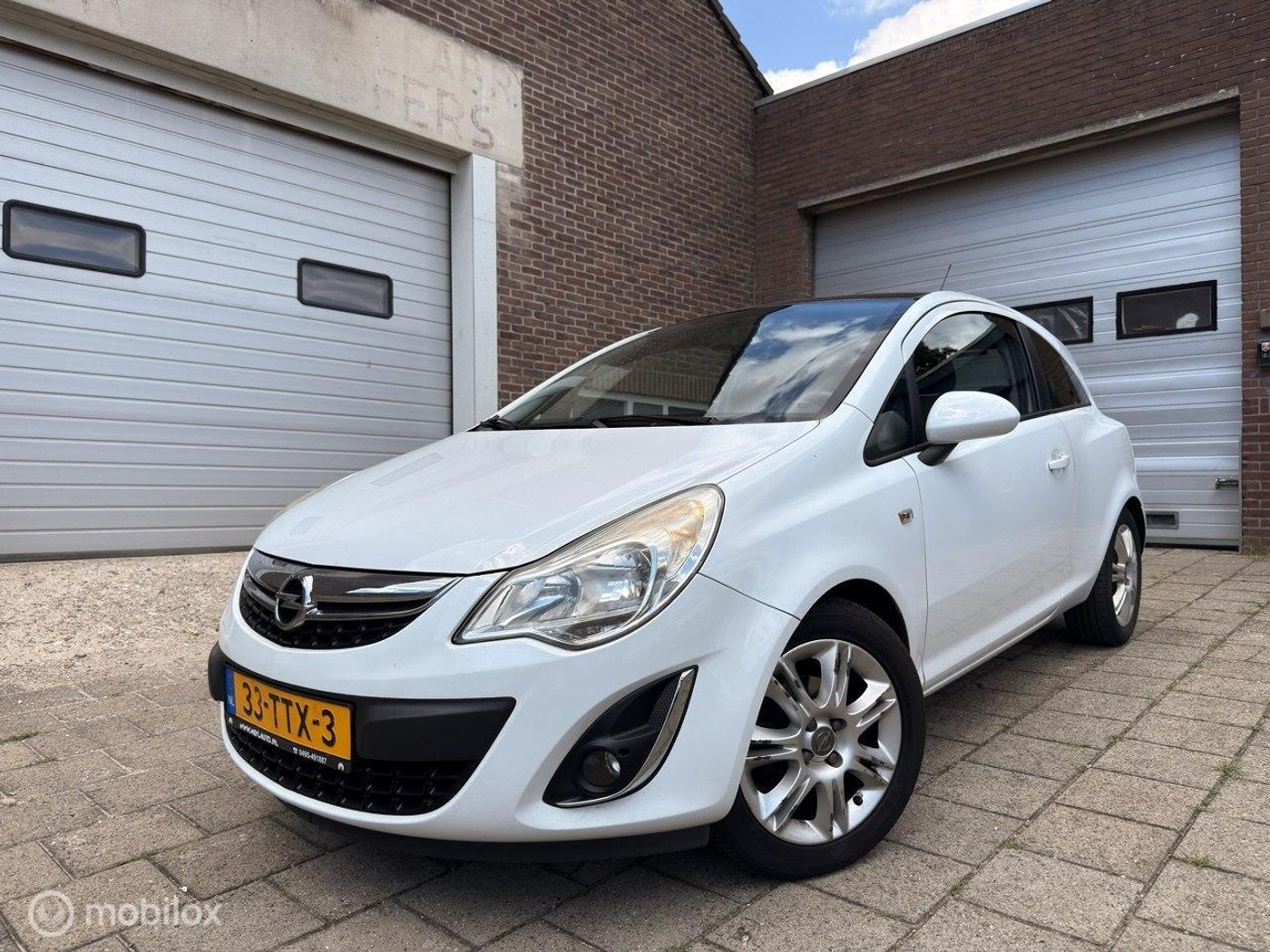 Opel Corsa 1.2 EcoFlex  Anniversay Edition LPG 2012 - voorkant