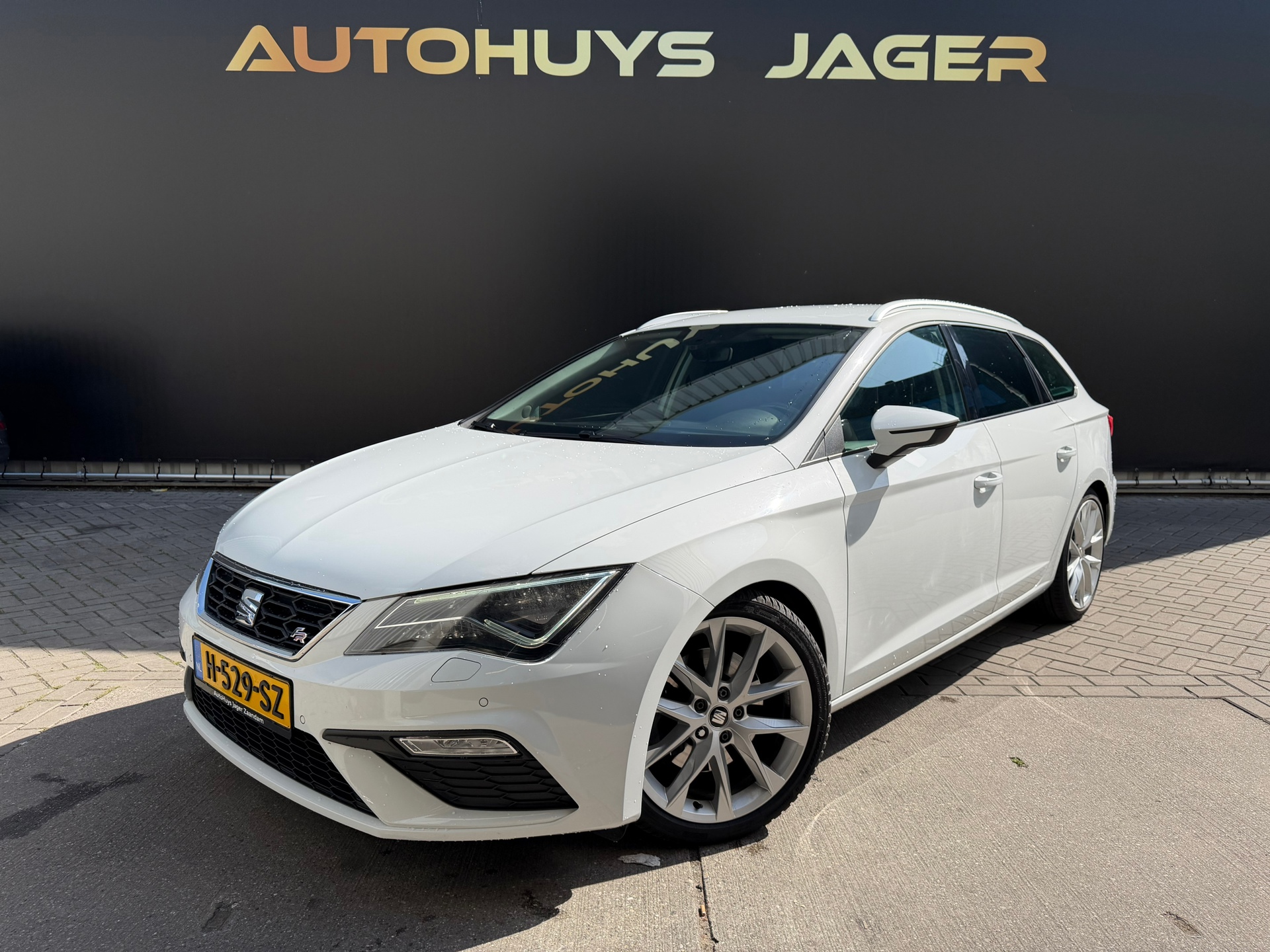 Seat Leon ST 2.0 TSI FR Business Intense Automaat Carplay Sensoren 2019 - voorkant
