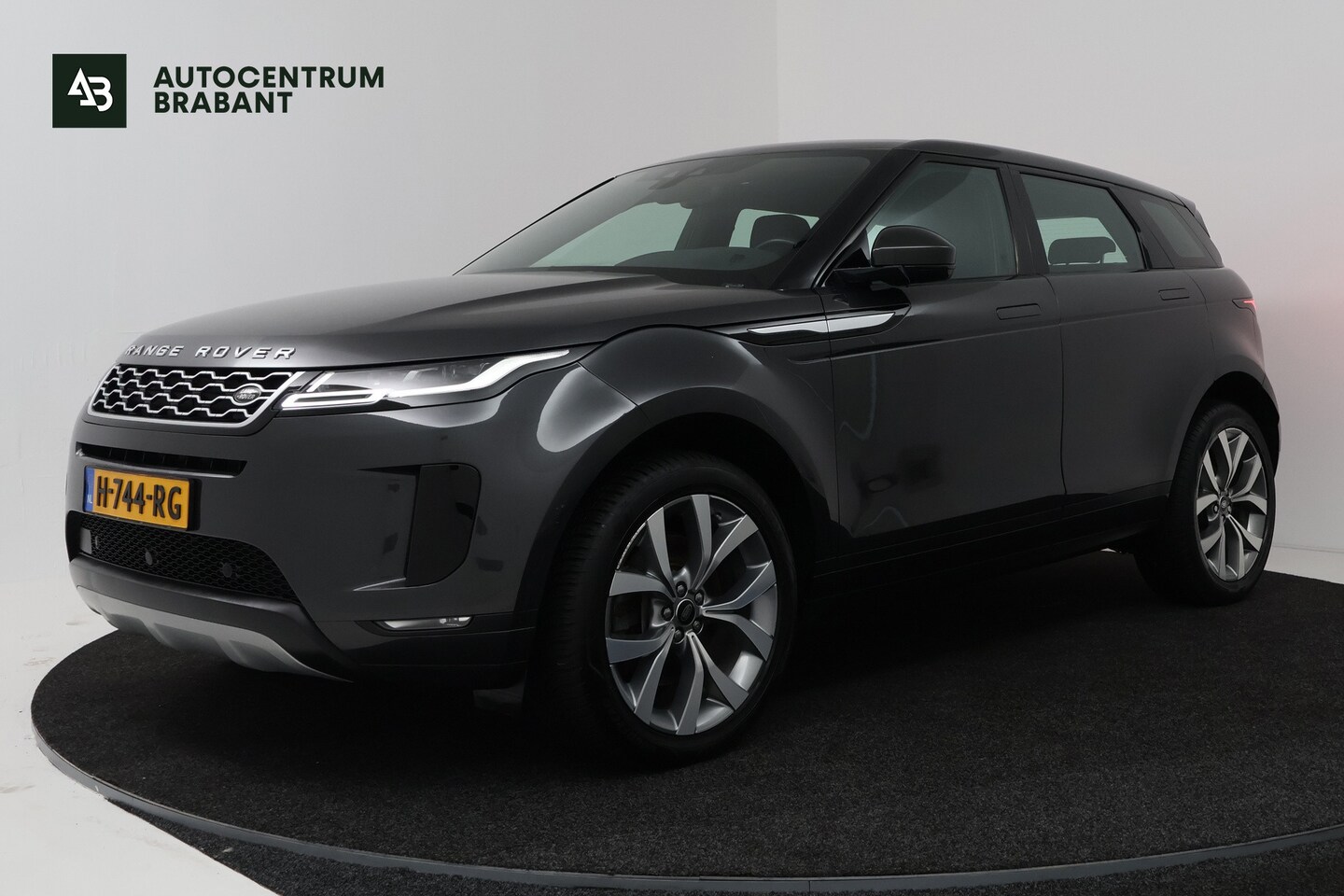 Land Rover Range Rover Evoque 2.0 P200 AWD R-Dynamic (PANORAMADAK, CAMERA, STOELVERWARMING, ELEKTR STOELEN, NAVIGATIE, SENSOREN) 2020 - voorkant