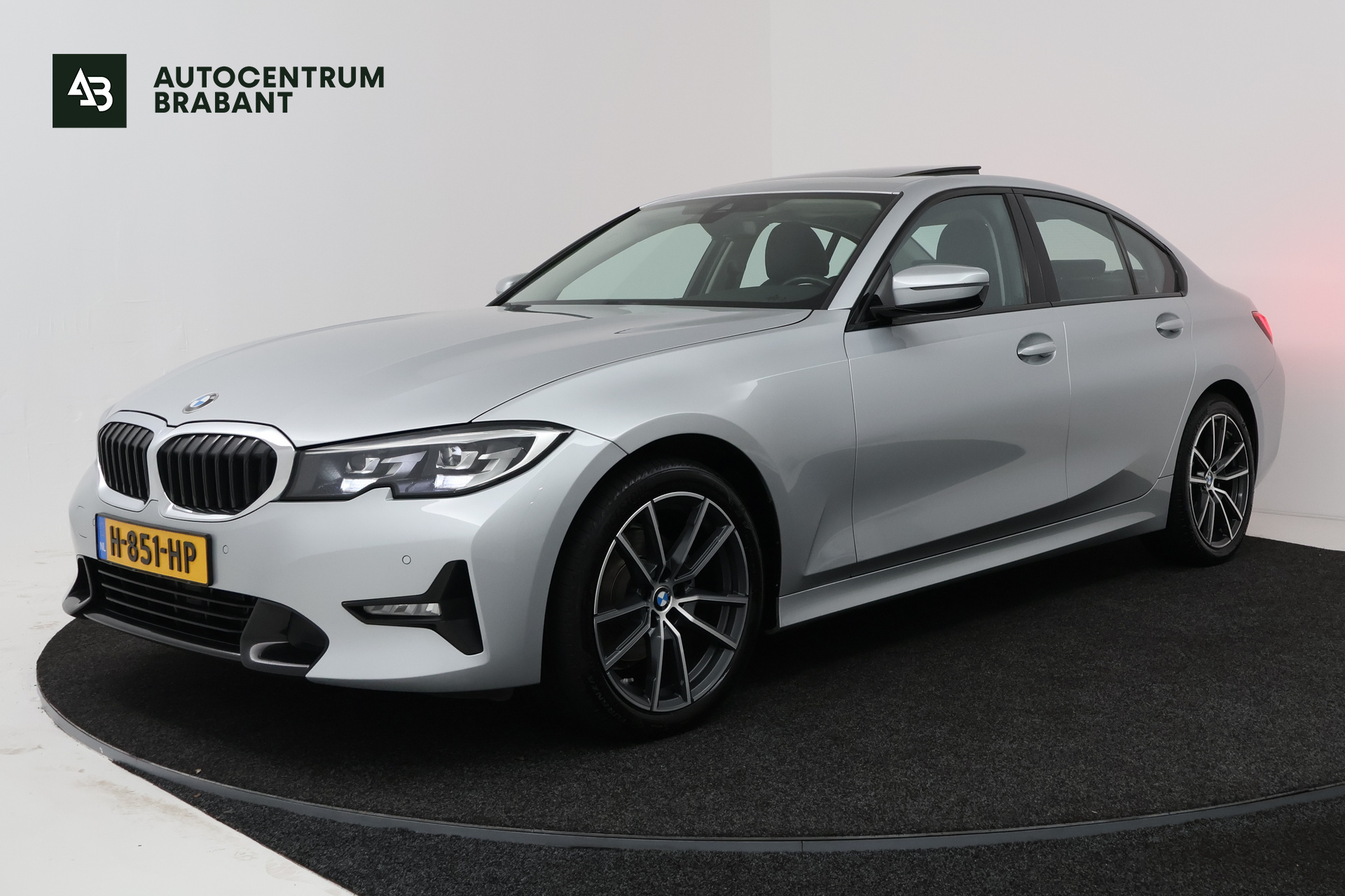 BMW 320i 320i Executive Edition (PANORAMADAK, SFEERVERLICHTING, PDC, DEALER ONDERHOUDEN) 2020 - voorkant