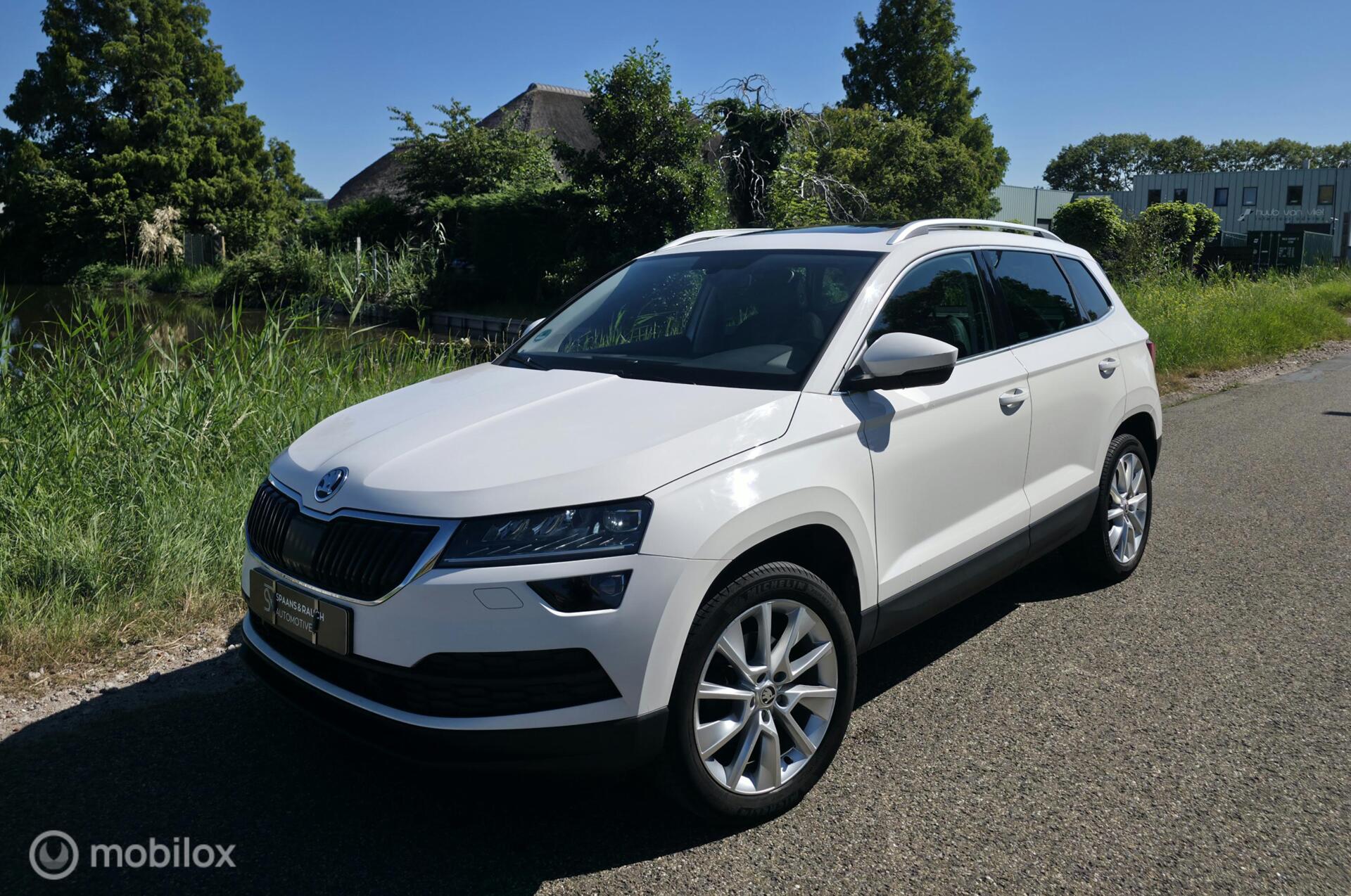 Skoda Karoq 1.5 TSI ACT / Pano / El. Trekh. / Virtual / Luxe 2019 - voorkant
