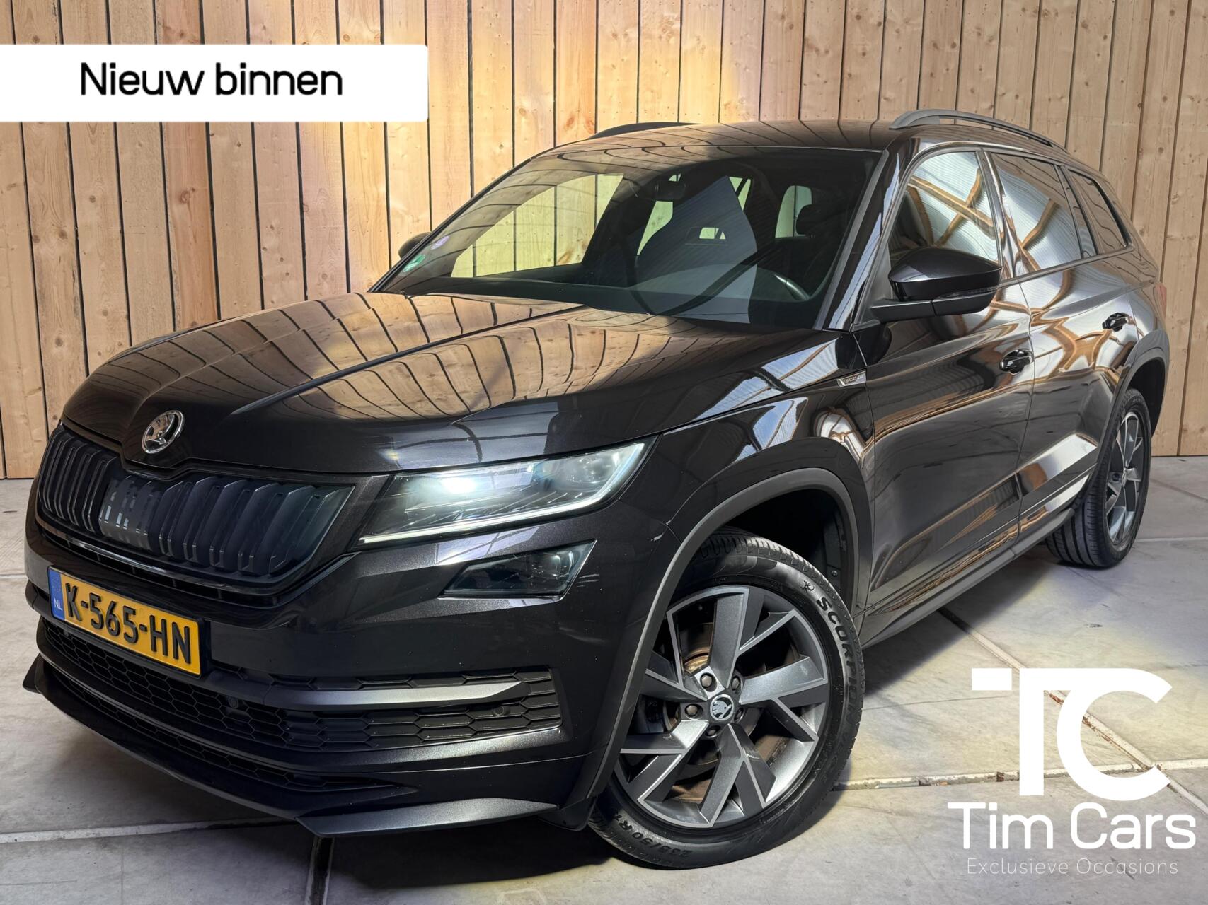 Skoda Kodiaq 1.5 TSI Sportline Business Automaat | Apple CarPlay/Android Auto | Climate & cruise control | DAB ontvanger | LED koplampen | Navigatiesysteem | Voorstoelen en achterbank verwarmd 2021 - voorkant