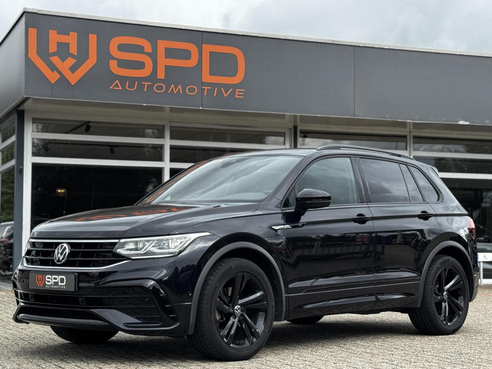 Volkswagen Tiguan 1.5TSI R-Line|Black-style|Matrix|ACC|CAM 2021 - voorkant