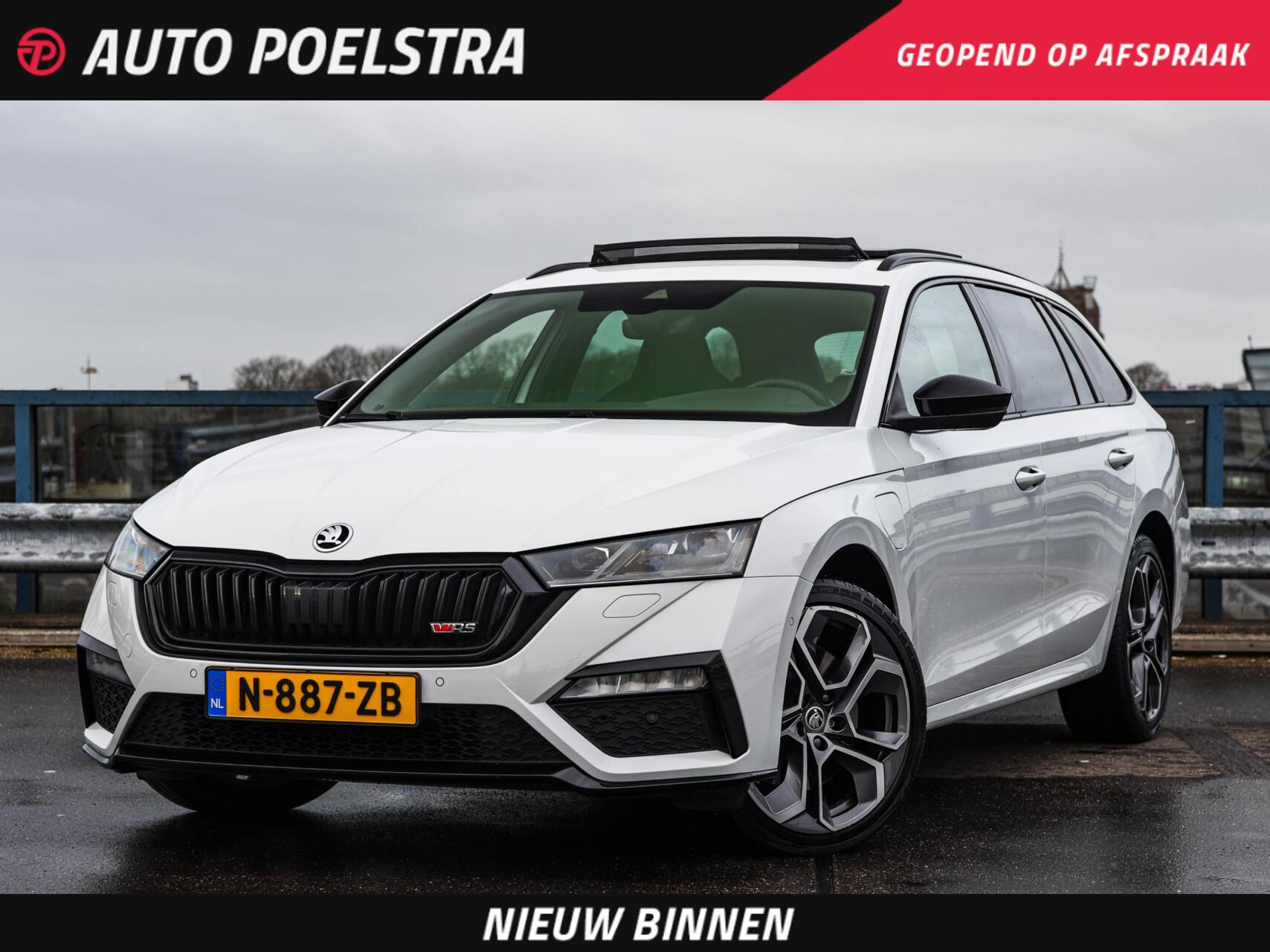 Skoda Octavia 1.4 TSI RS iV PHEV Business 245 PK Panoramadak Matrix LED Camera Sfeerverlichting Stoelverwarming 19" 2021 - voorkant