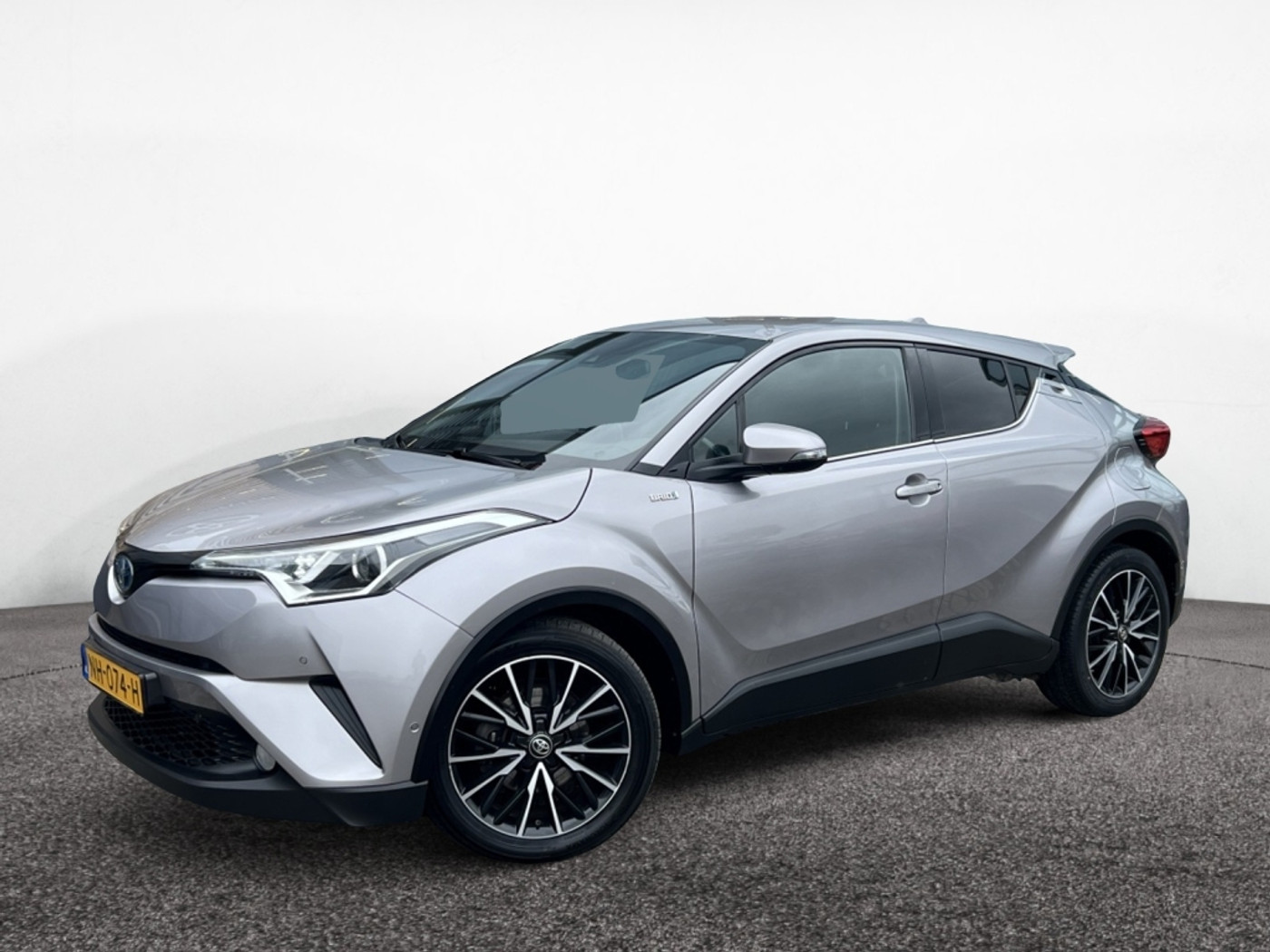 Toyota Toyota C-hr 1.8 Hybrid Executive | Trekhaak | 2017 - voorkant