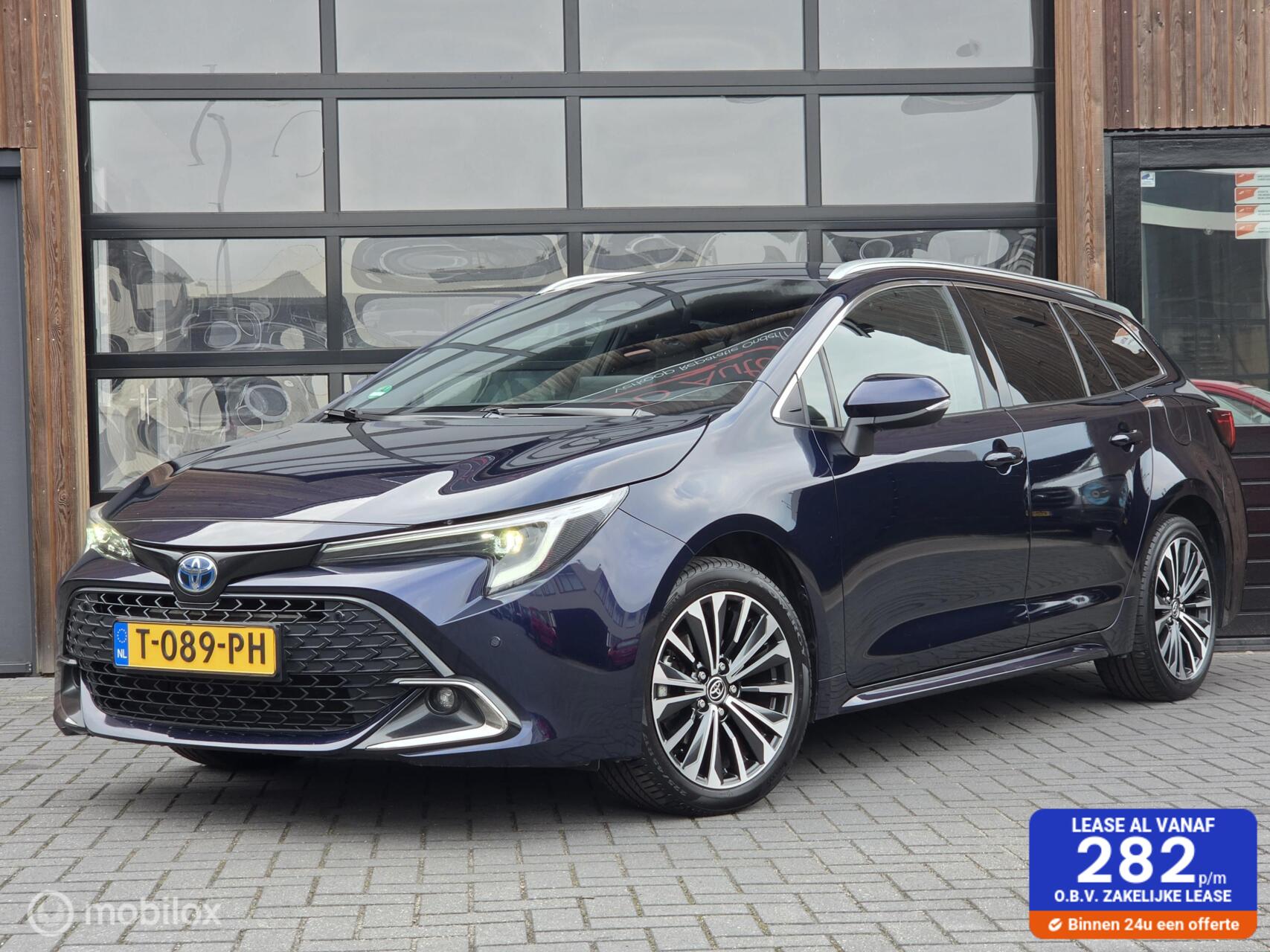 Toyota Toyota Corolla HYBRID ACC CARPLAY CAMERA NAVI 2023 - voorkant