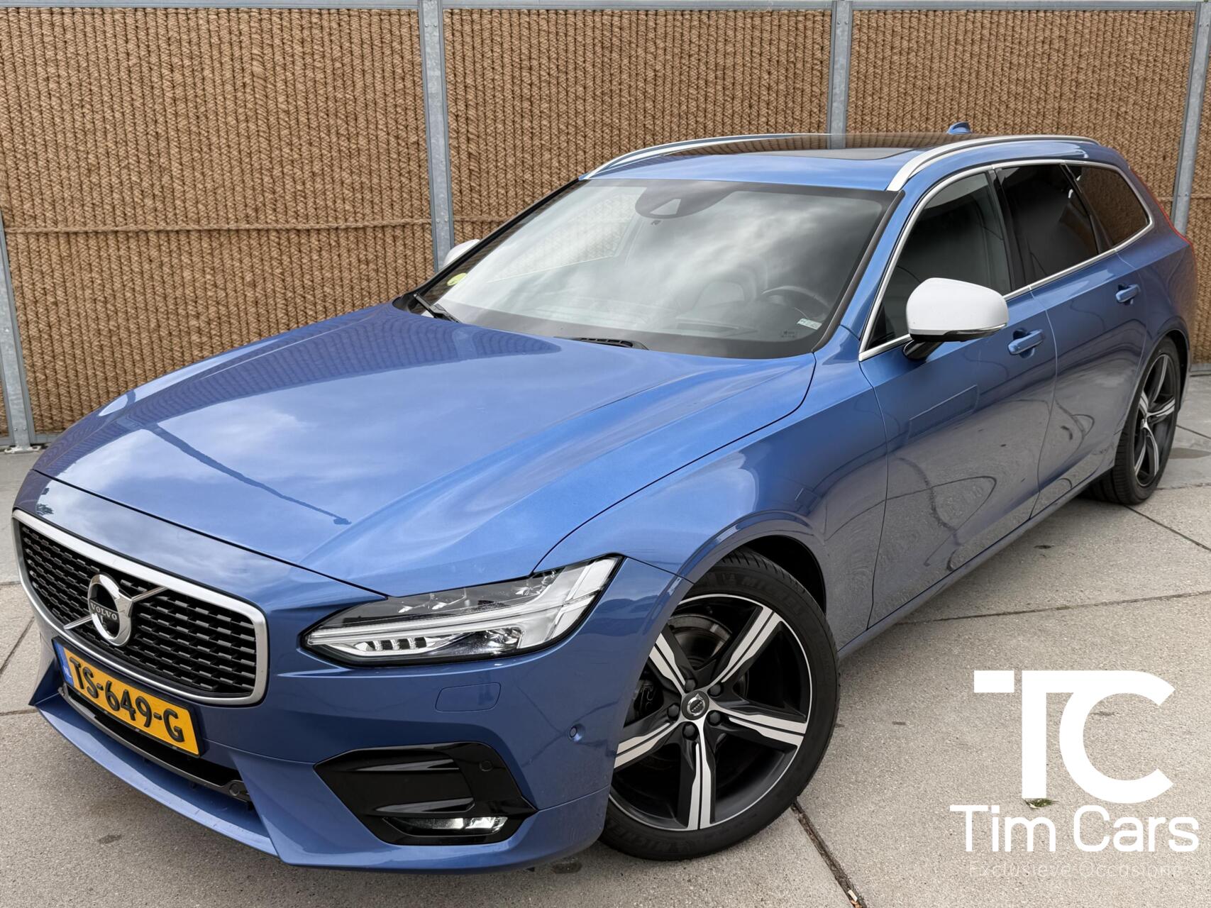 Volvo V90 2.0 D3 R-Design Automaat | Panoramadak | Leren bekleding | Camera met rondomzicht | Bowers&Wilkins | Adaptieve cruise control | Head-up Display | Apple CarPlay | LED | Parkeersensoren voor en achter 2018 - voorkant